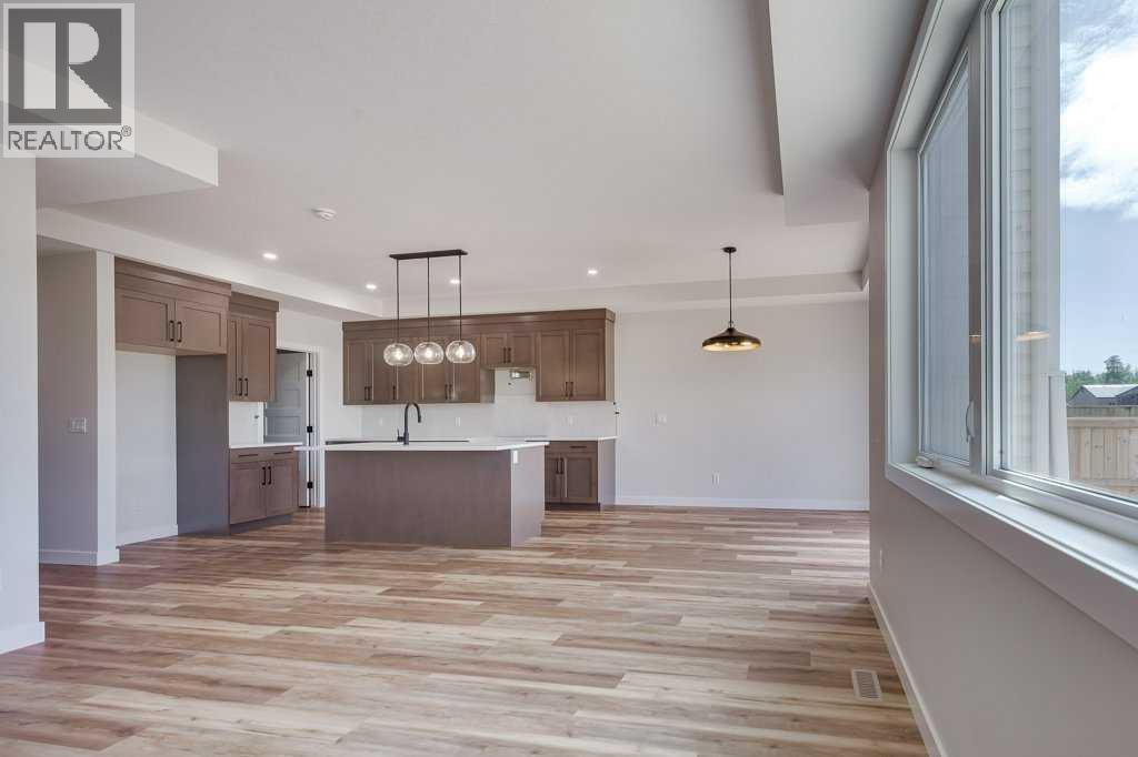 Photo 25 of 117 Crestview Boulevard, Sylvan Lake AB