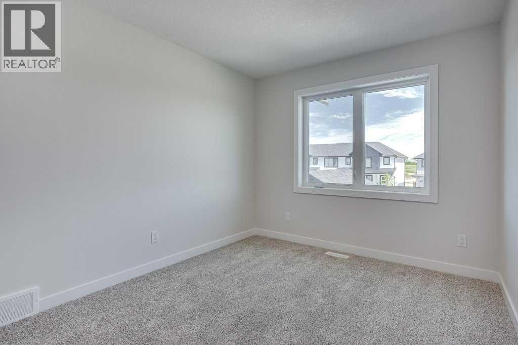 Photo 39 of 117 Crestview Boulevard, Sylvan Lake AB