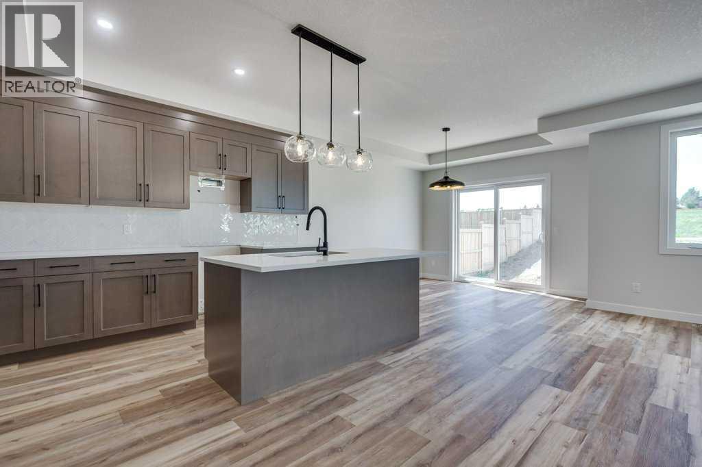 Photo 8 of 117 Crestview Boulevard, Sylvan Lake AB