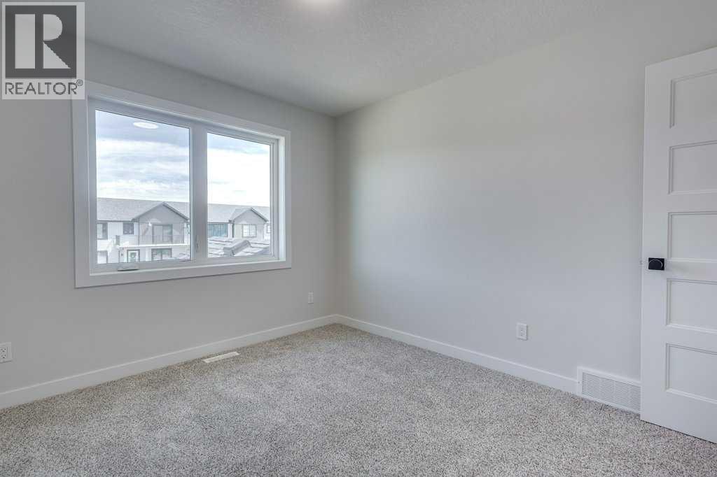 Photo 32 of 117 Crestview Boulevard, Sylvan Lake AB
