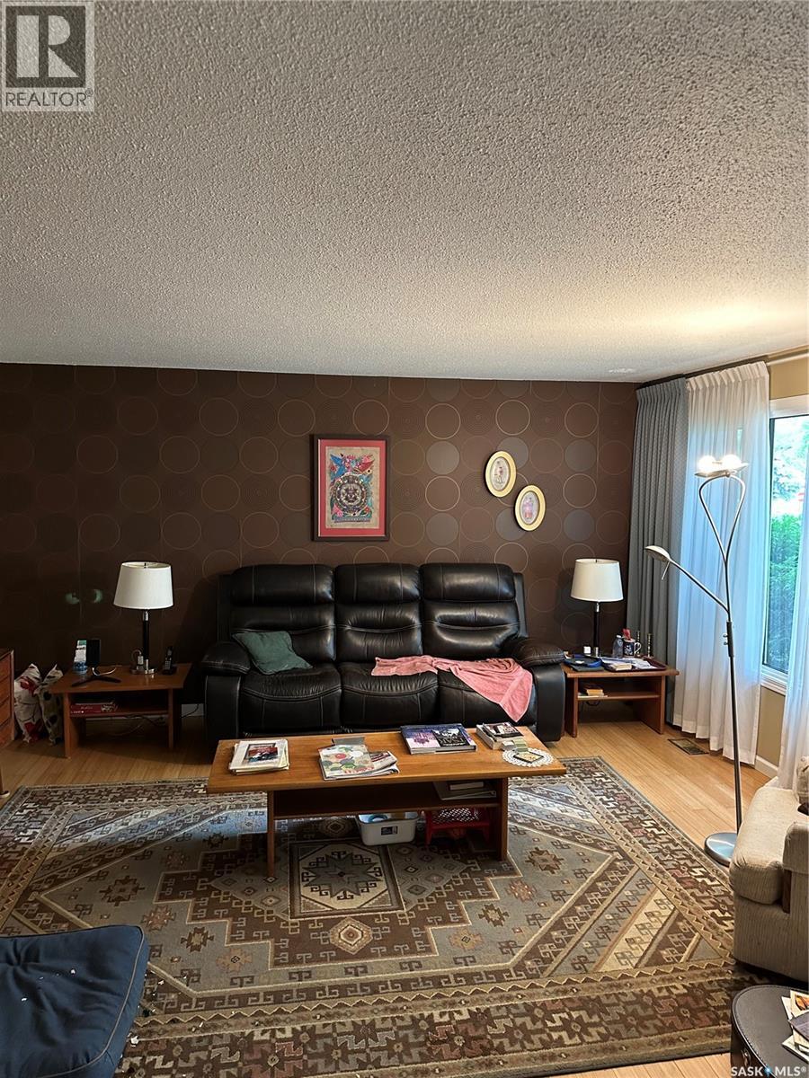 Photo 11 of 1806 Easthill, Saskatoon SK