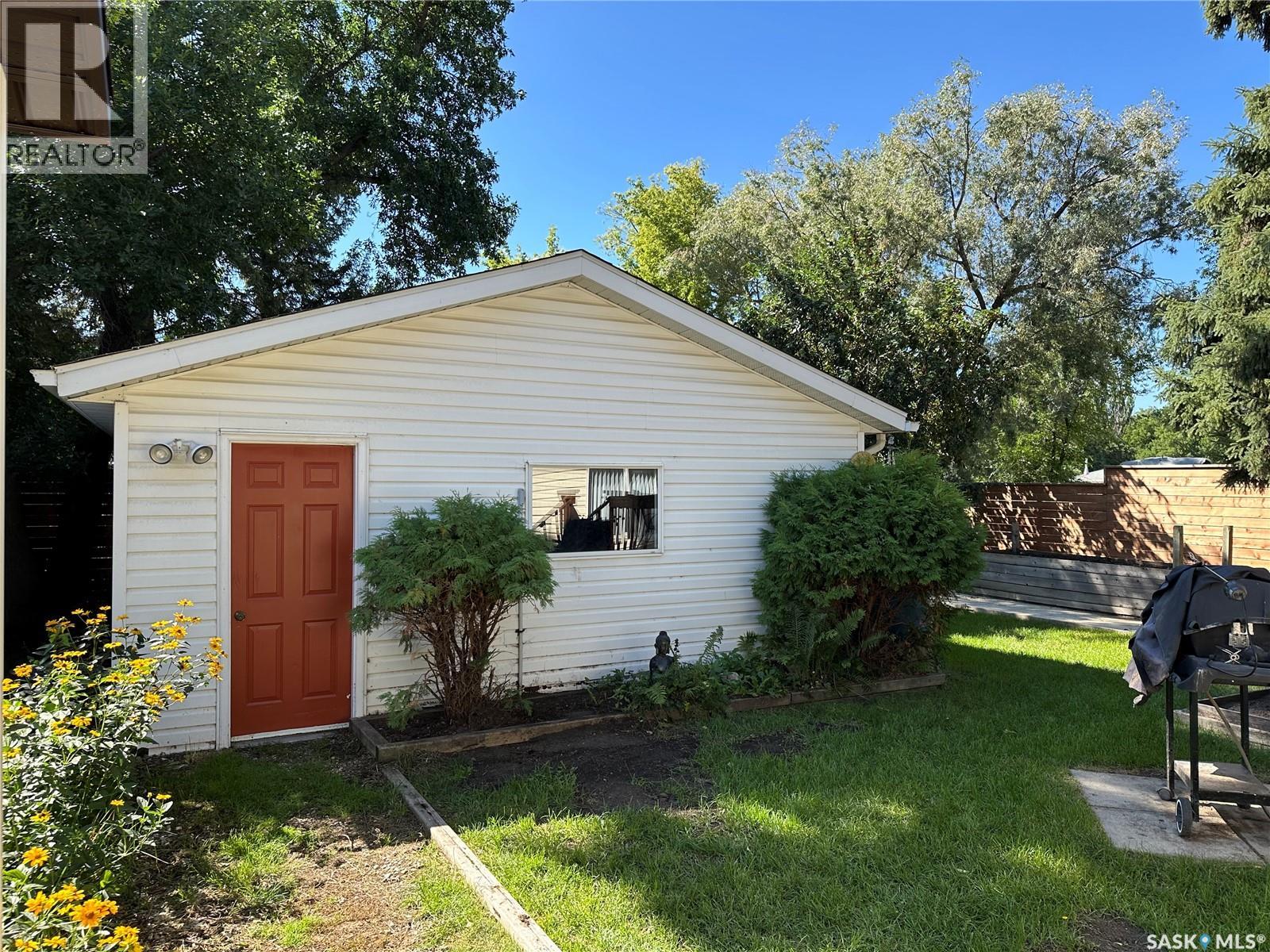 Photo 1 of 1806 Easthill, Saskatoon SK