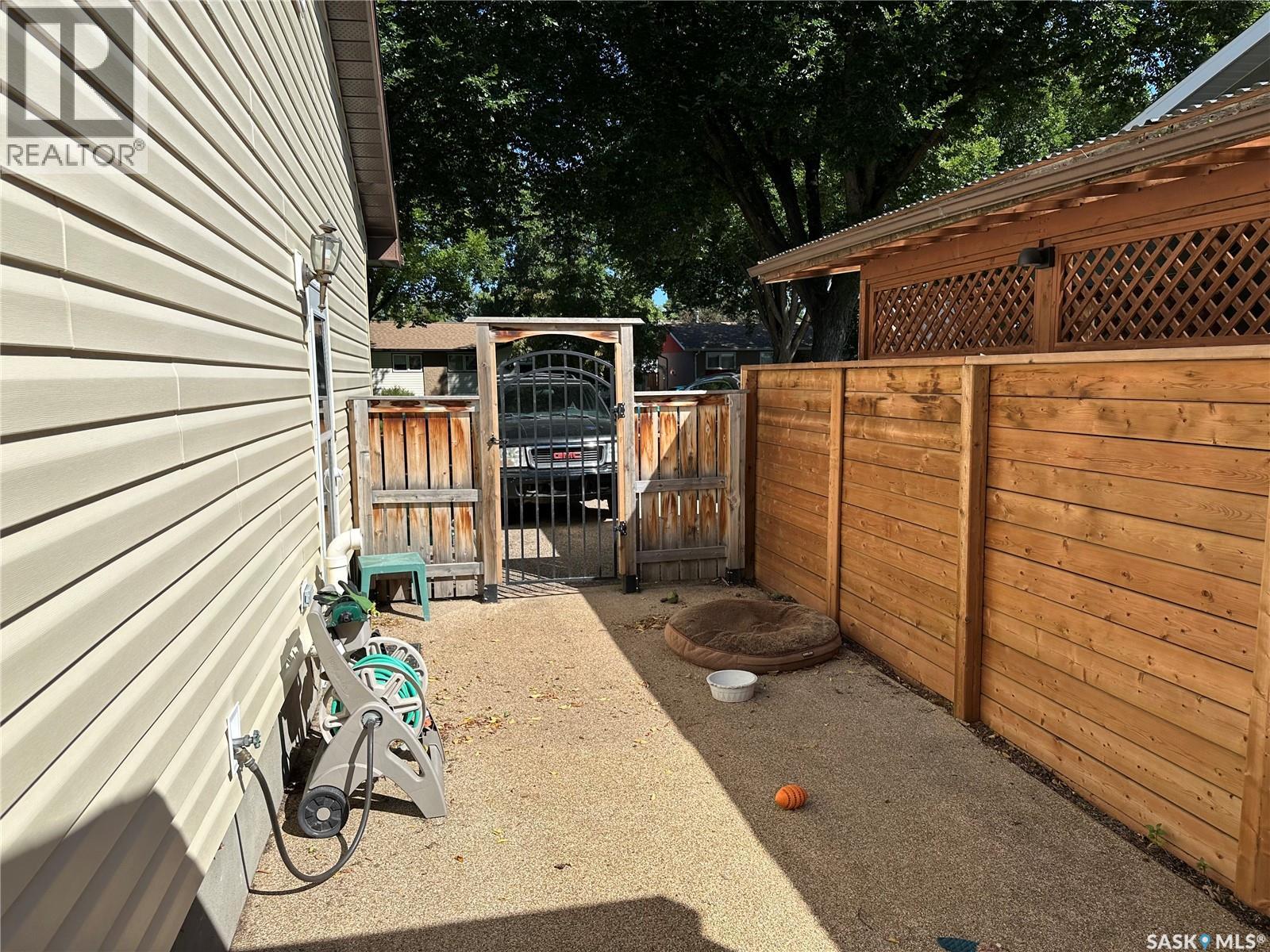 Photo 3 of 1806 Easthill, Saskatoon SK