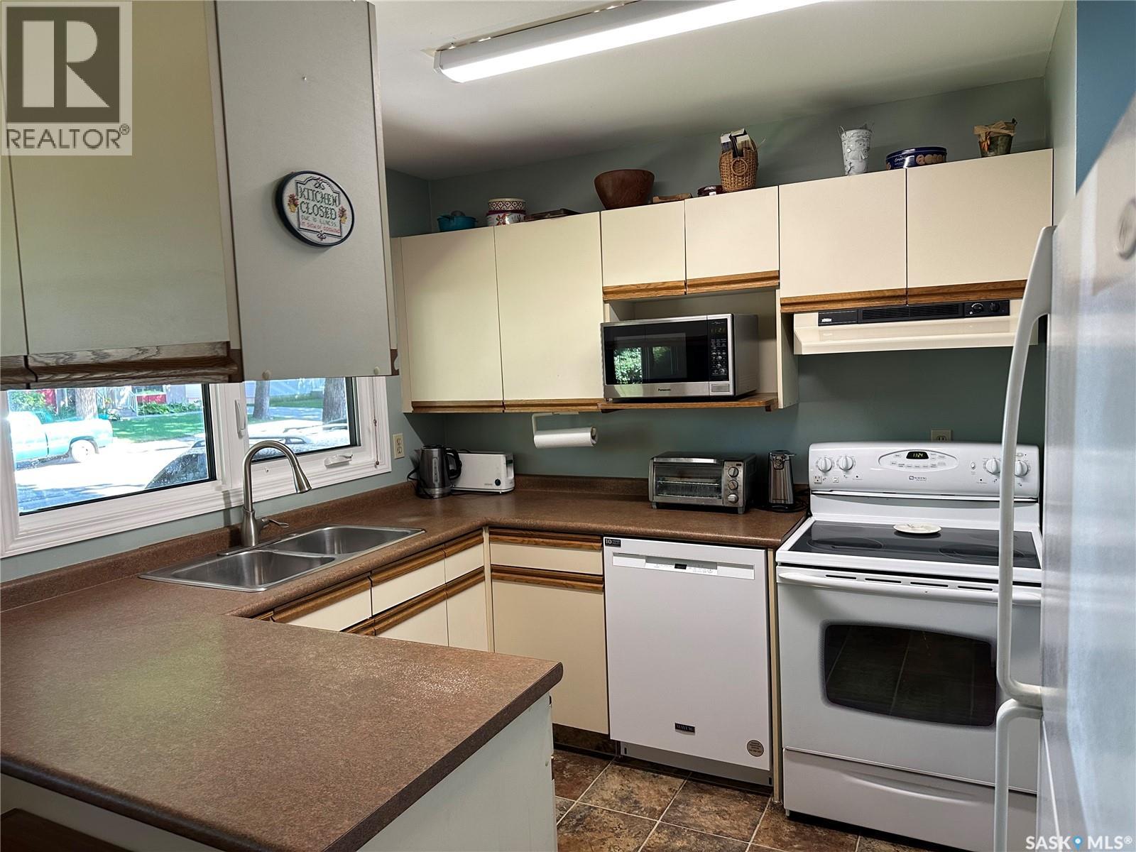 Photo 9 of 1806 Easthill, Saskatoon SK