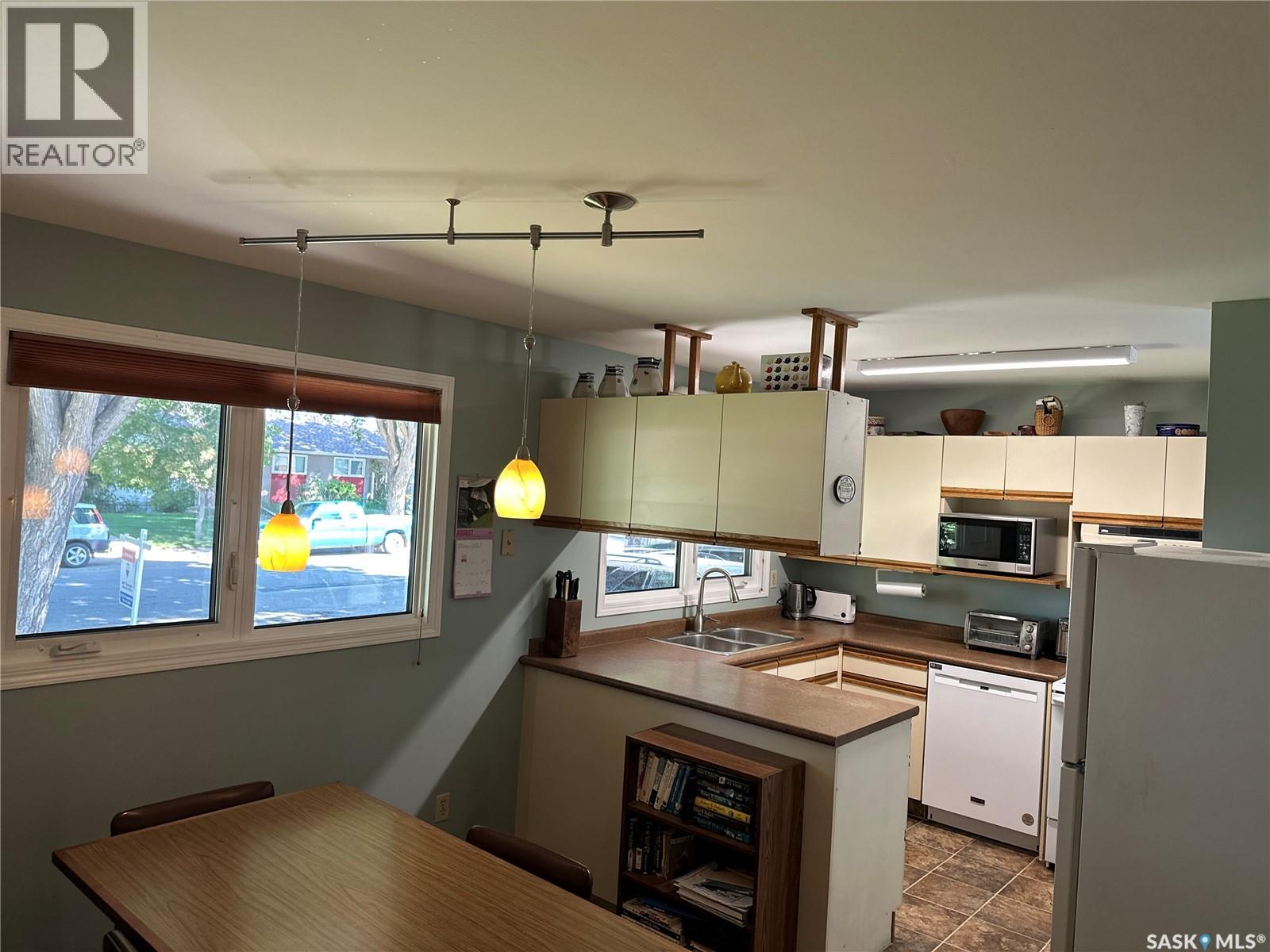 Photo 2 of 1806 Easthill, Saskatoon SK
