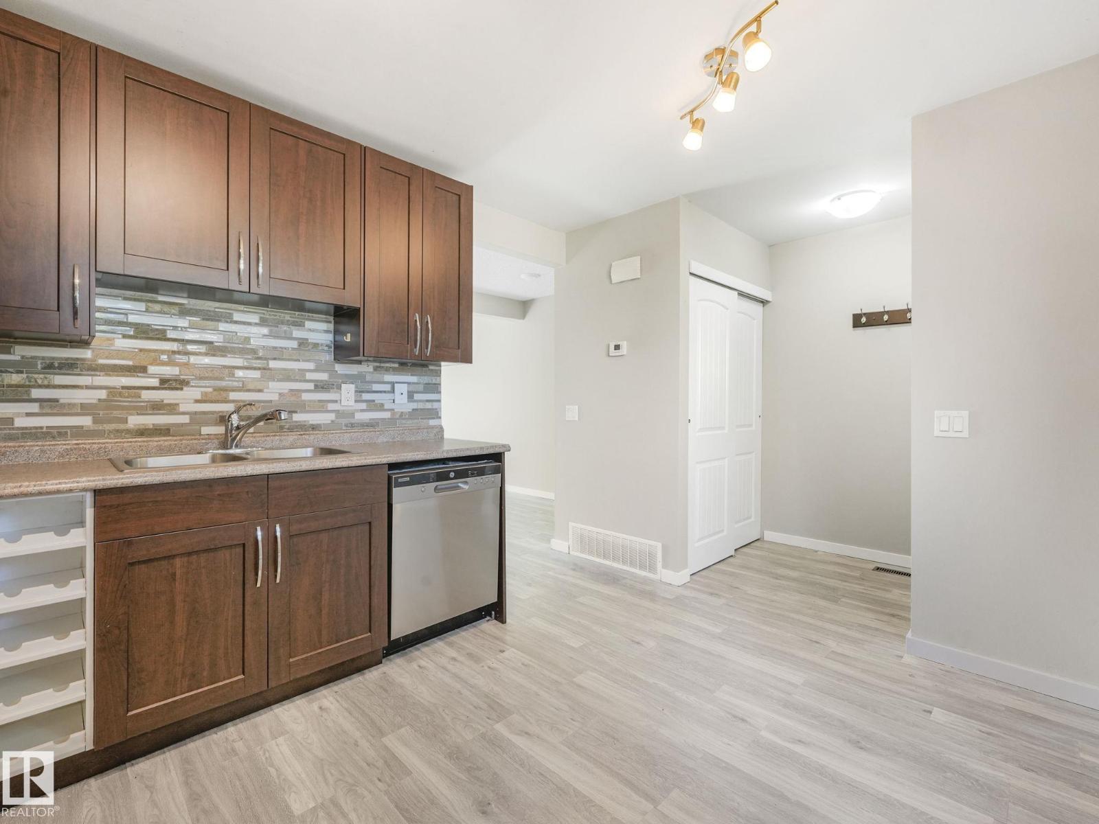 Photo 11 of 1376 Lakewood Rd W Nw, Edmonton AB