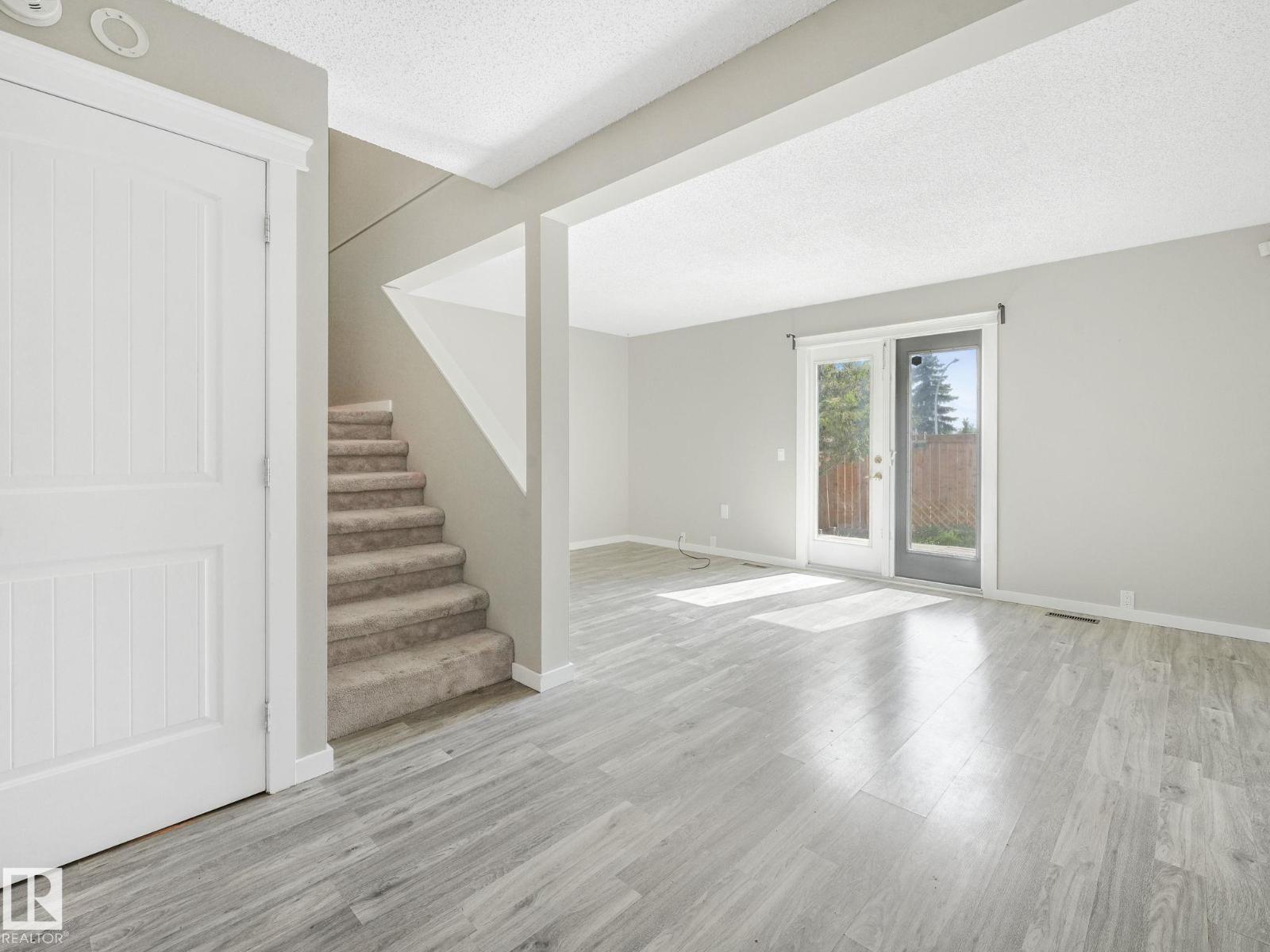 Photo 21 of 1376 Lakewood Rd W Nw, Edmonton AB