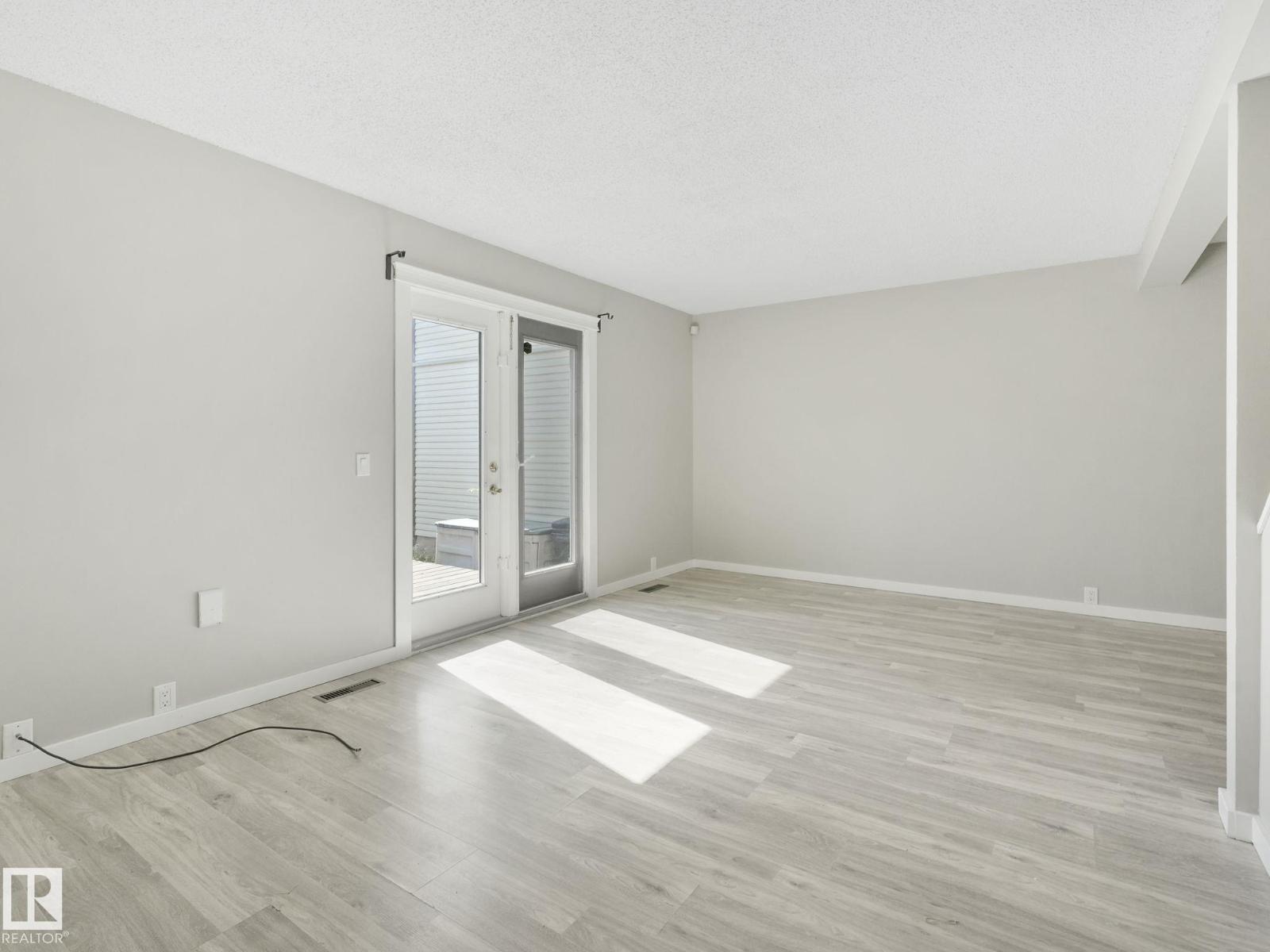 Photo 24 of 1376 Lakewood Rd W Nw, Edmonton AB