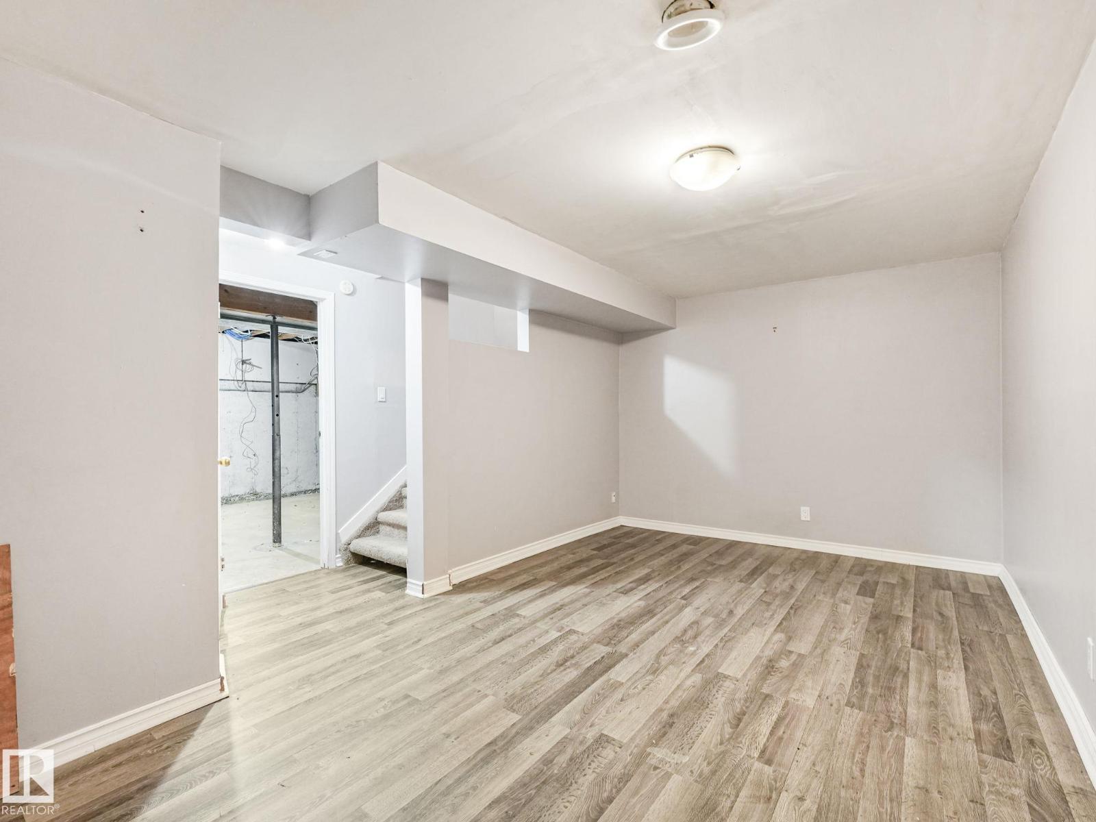 Photo 23 of 1376 Lakewood Rd W Nw, Edmonton AB