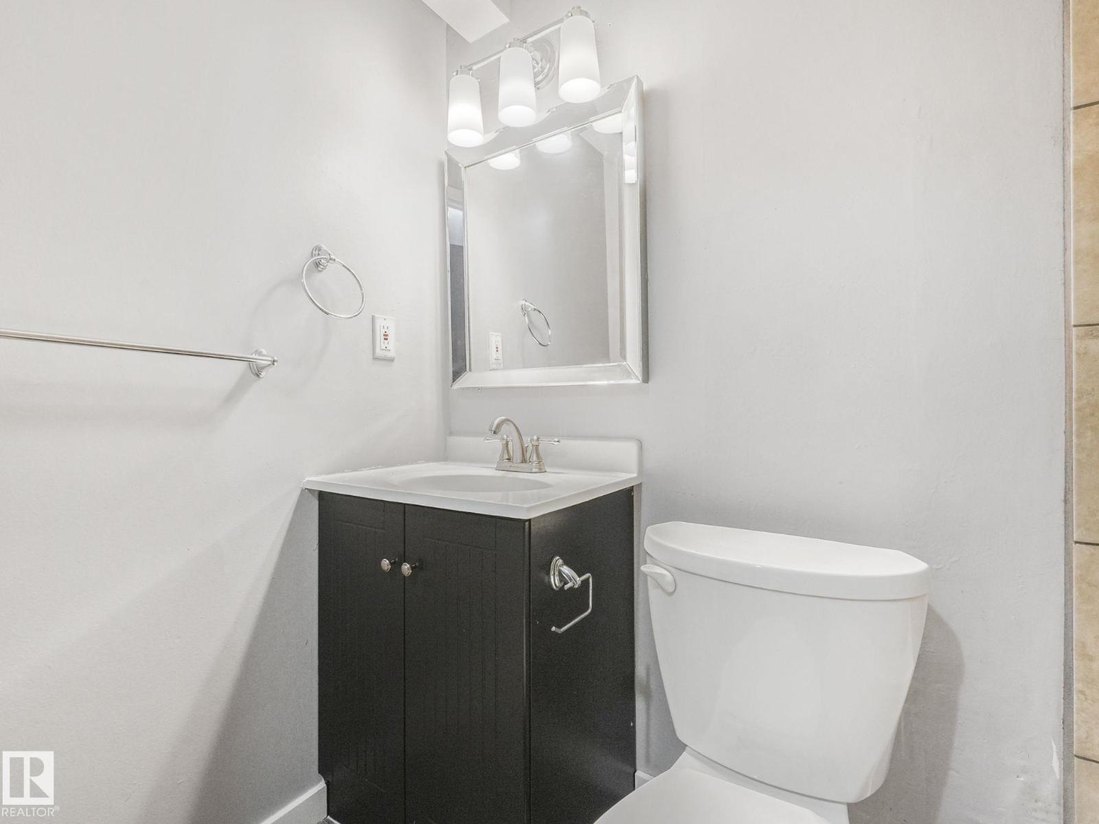 Photo 25 of 1376 Lakewood Rd W Nw, Edmonton AB