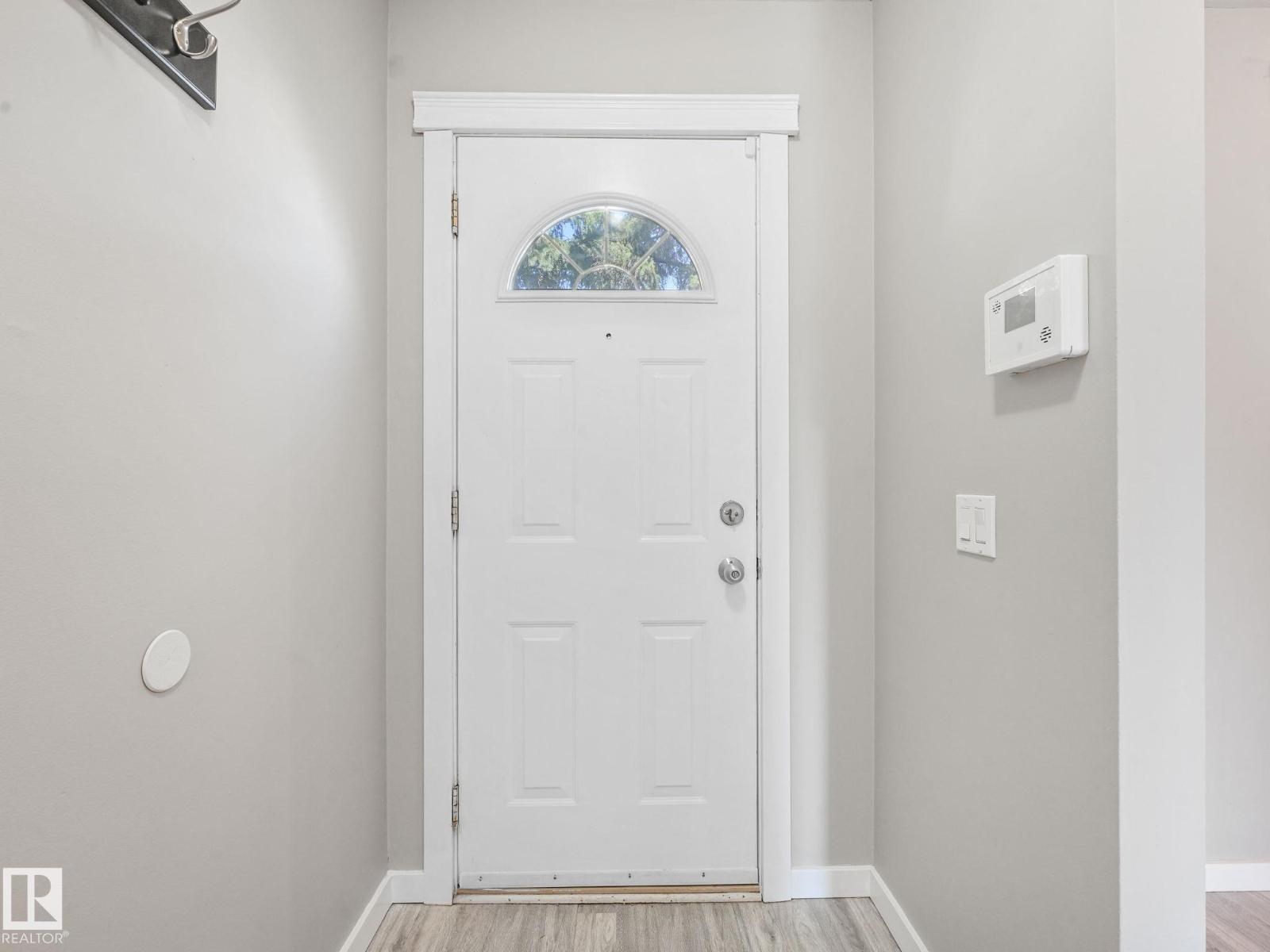 Photo 27 of 1376 Lakewood Rd W Nw, Edmonton AB