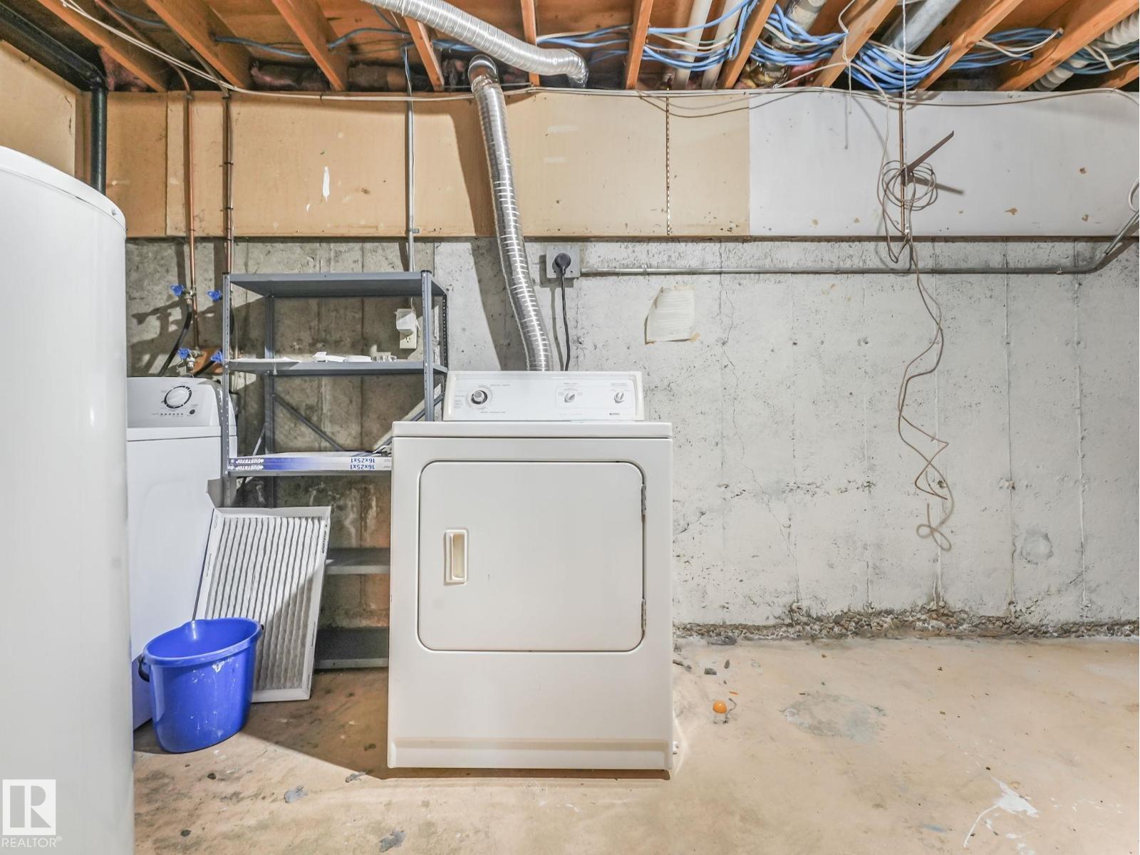 Photo 8 of 1376 Lakewood Rd W Nw, Edmonton AB
