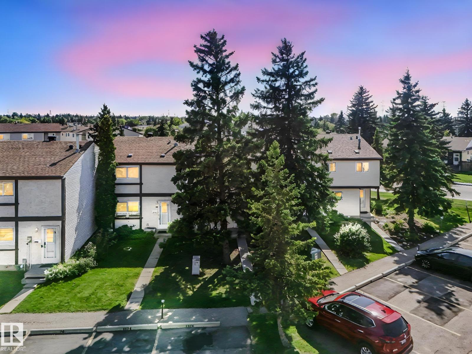 Photo 2 of 1376 Lakewood Rd W Nw, Edmonton AB