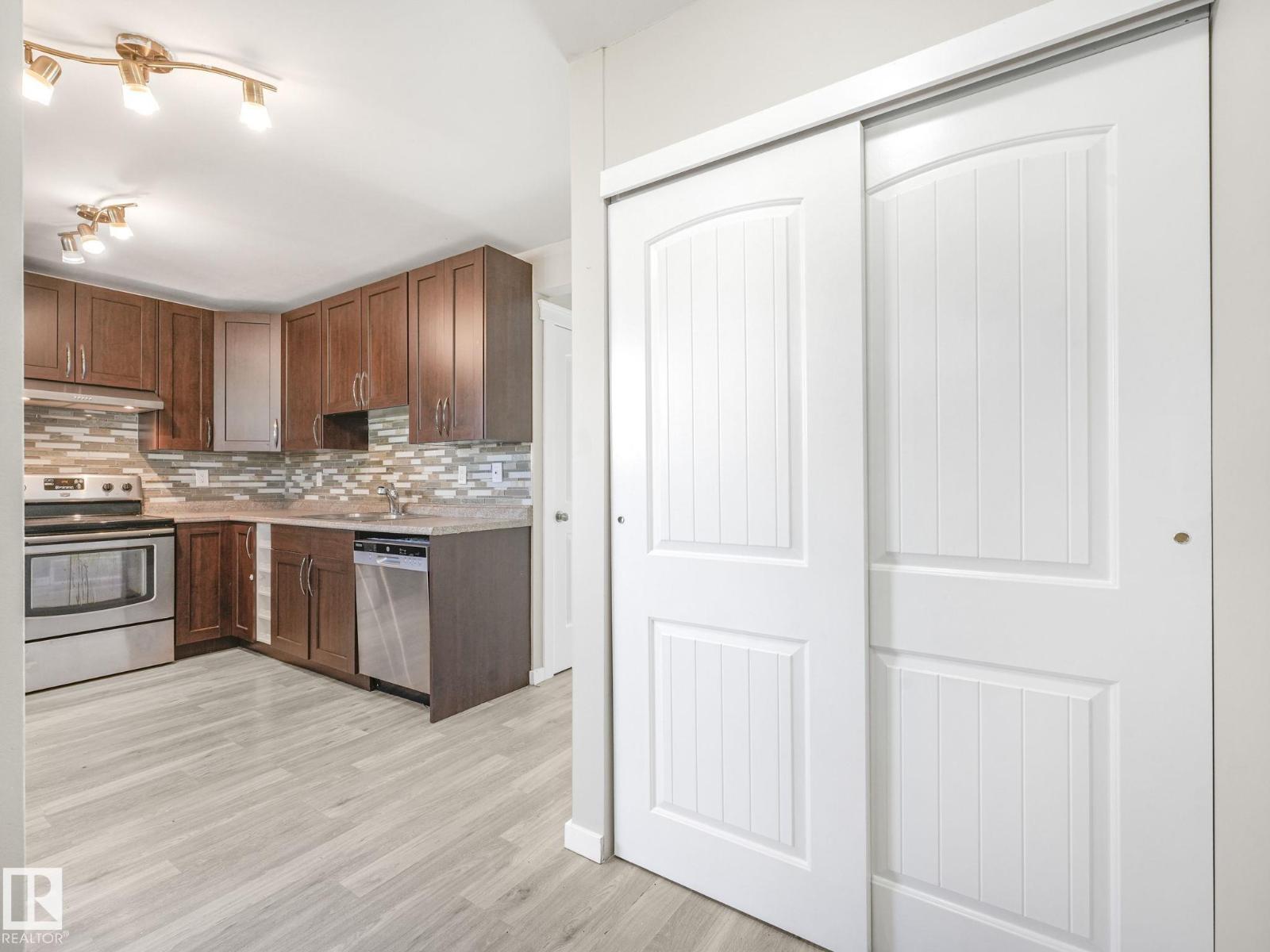 Photo 12 of 1376 Lakewood Rd W Nw, Edmonton AB