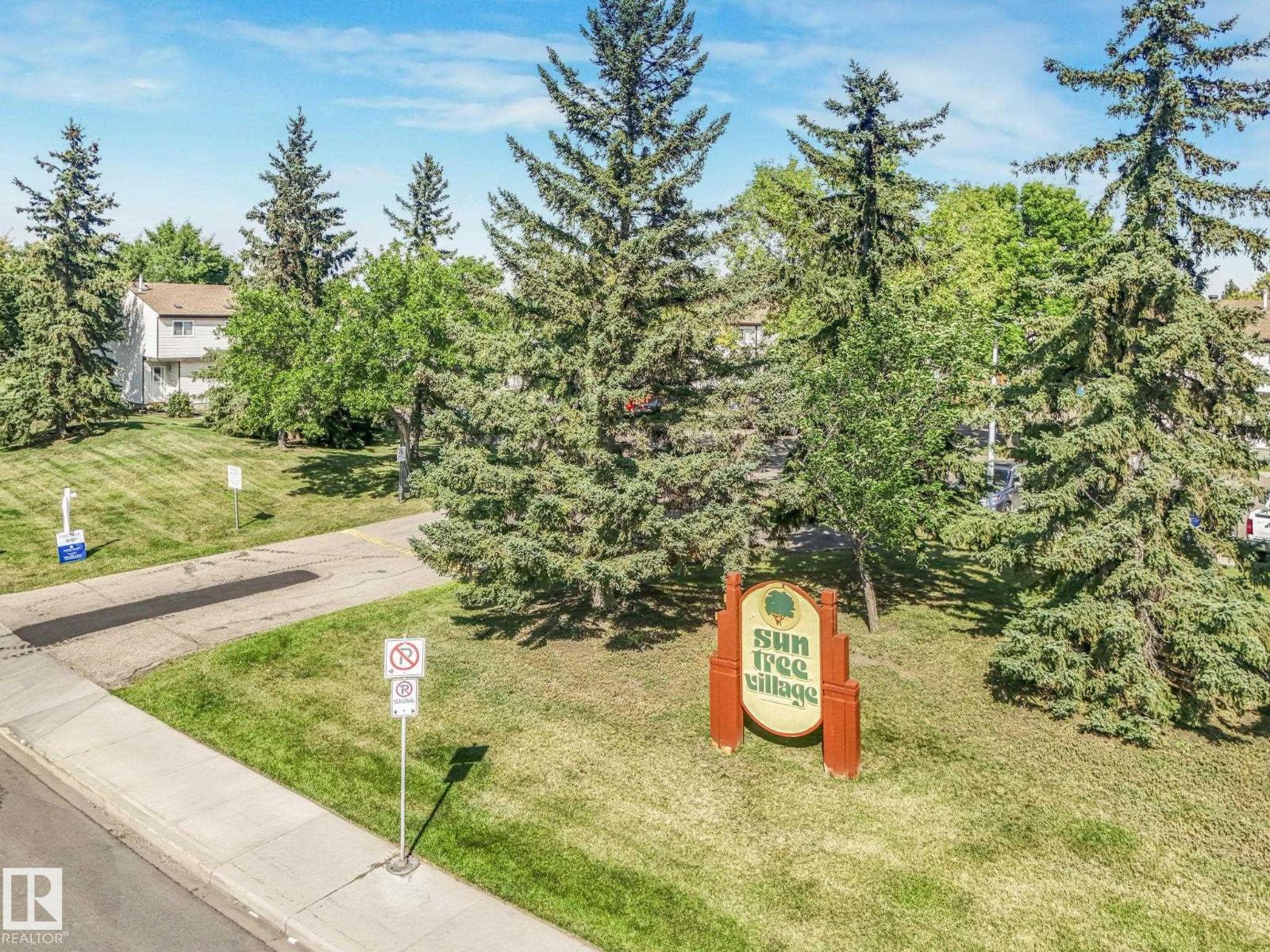 Photo 6 of 1376 Lakewood Rd W Nw, Edmonton AB