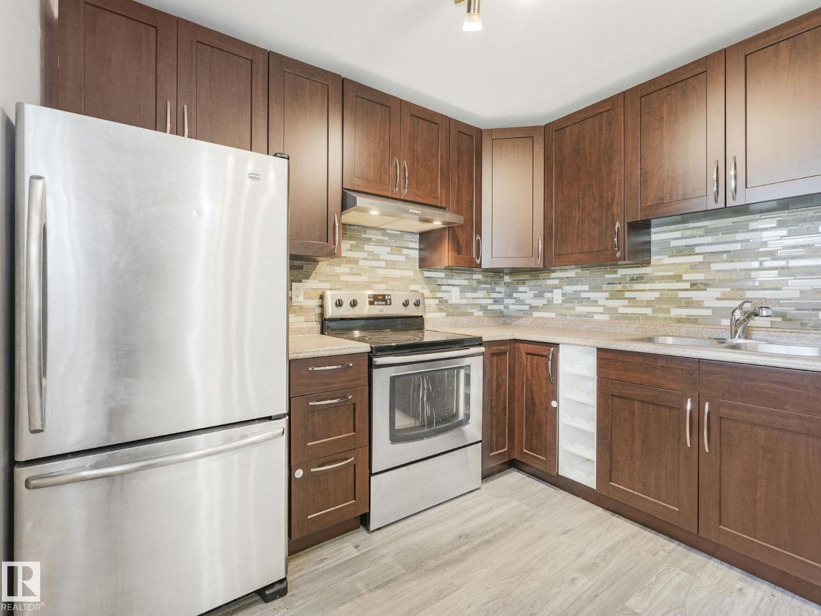 Photo 7 of 1376 Lakewood Rd W Nw, Edmonton AB
