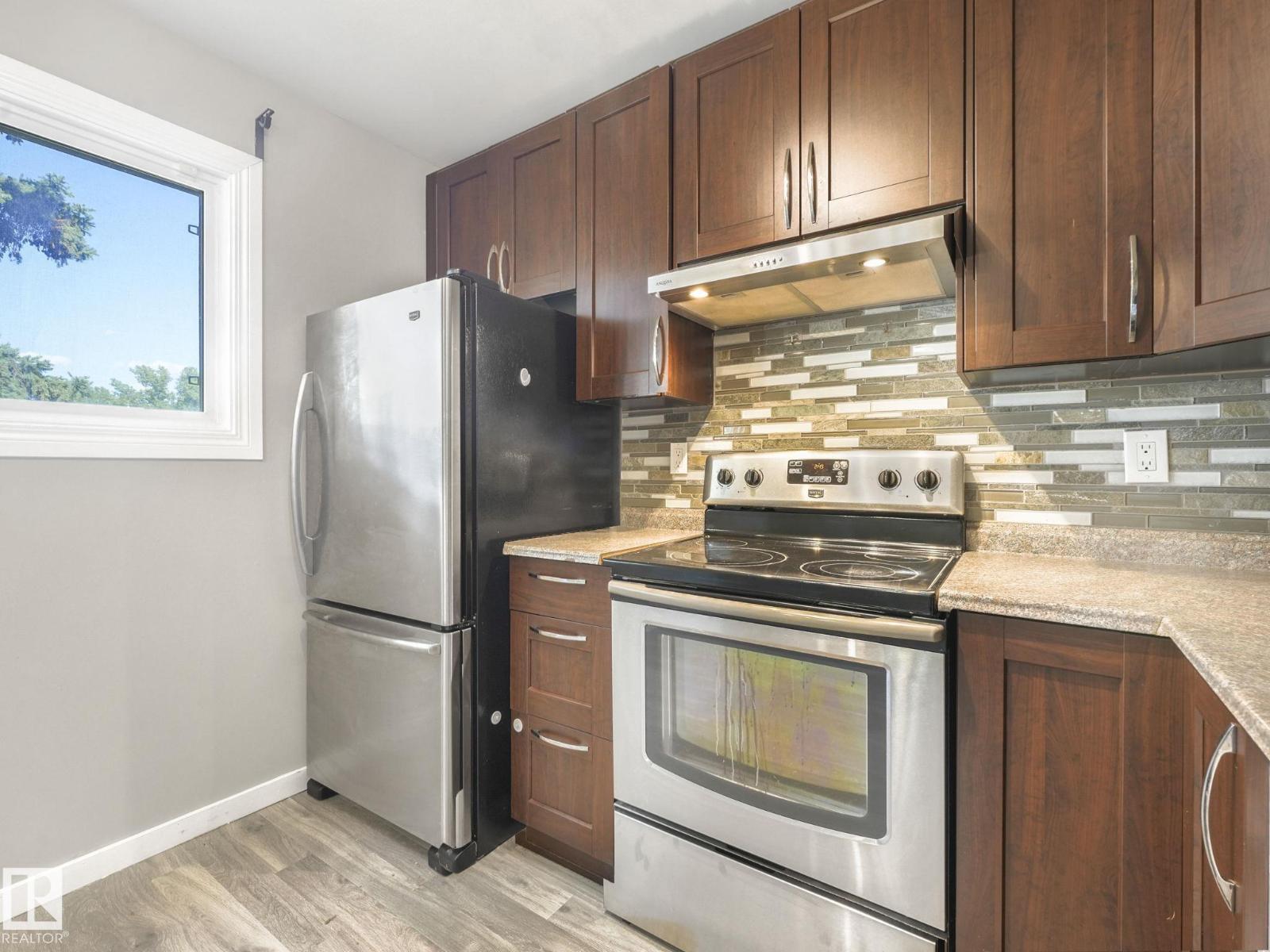 Photo 19 of 1376 Lakewood Rd W Nw, Edmonton AB