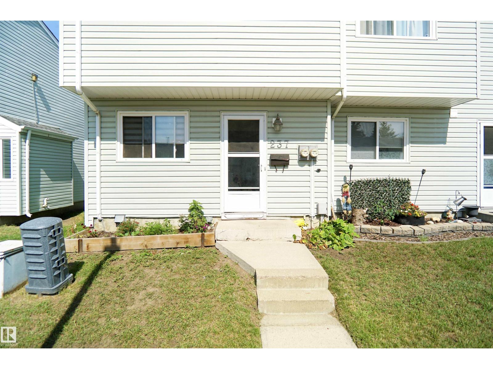 Photo 4 of 237 Dickinsfield Co Nw, Edmonton AB