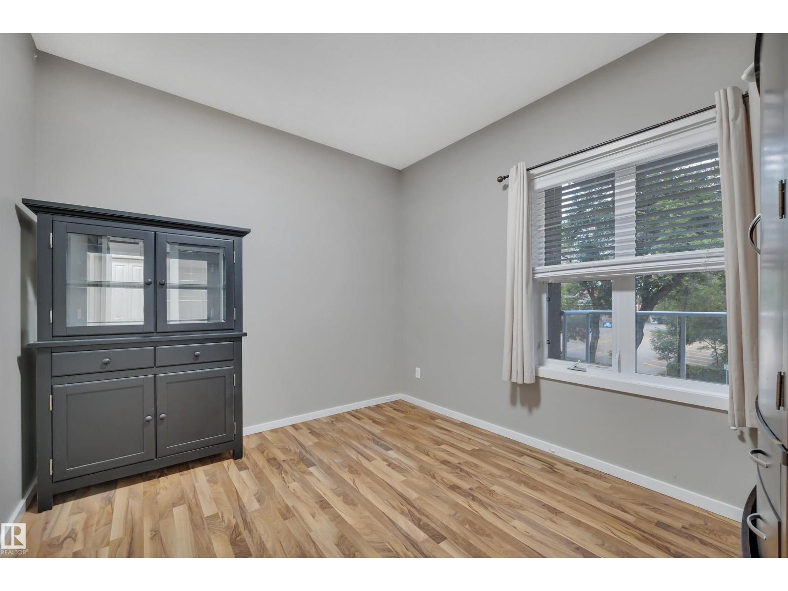 Photo 18 of 201 9910 111 St Nw, Edmonton AB