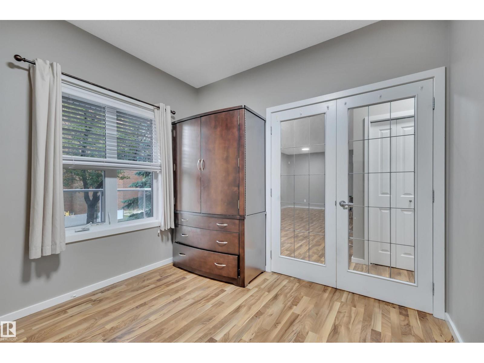 Photo 14 of 201 9910 111 St Nw, Edmonton AB