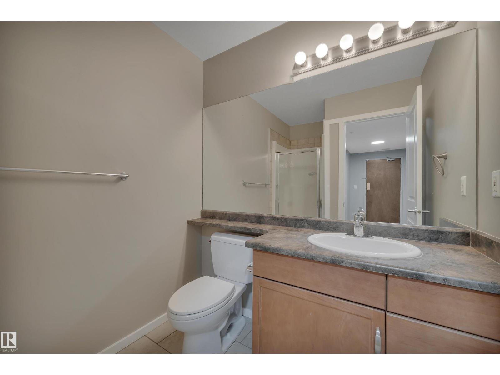 Photo 5 of 201 9910 111 St Nw, Edmonton AB