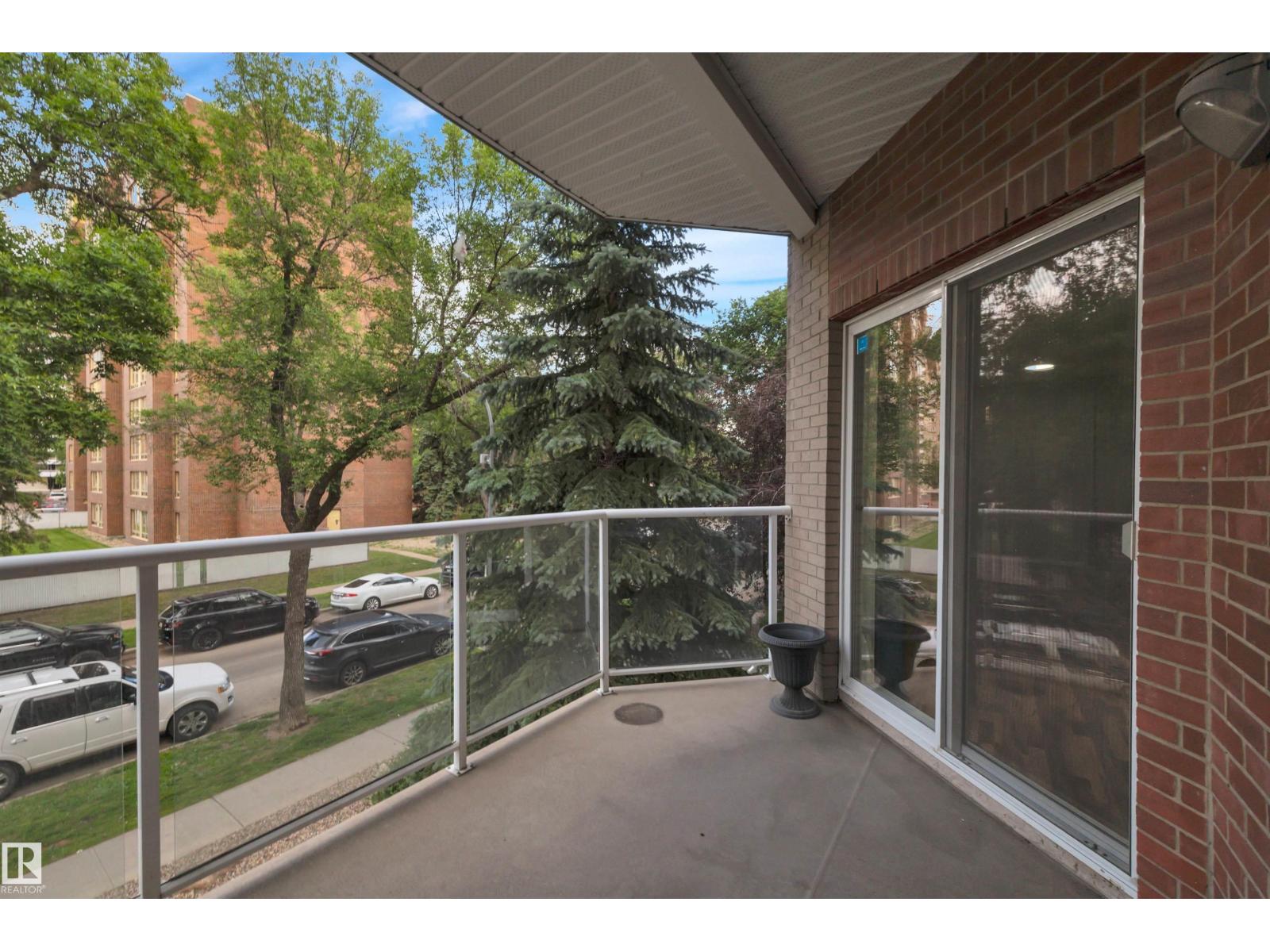 Photo 15 of 201 9910 111 St Nw, Edmonton AB