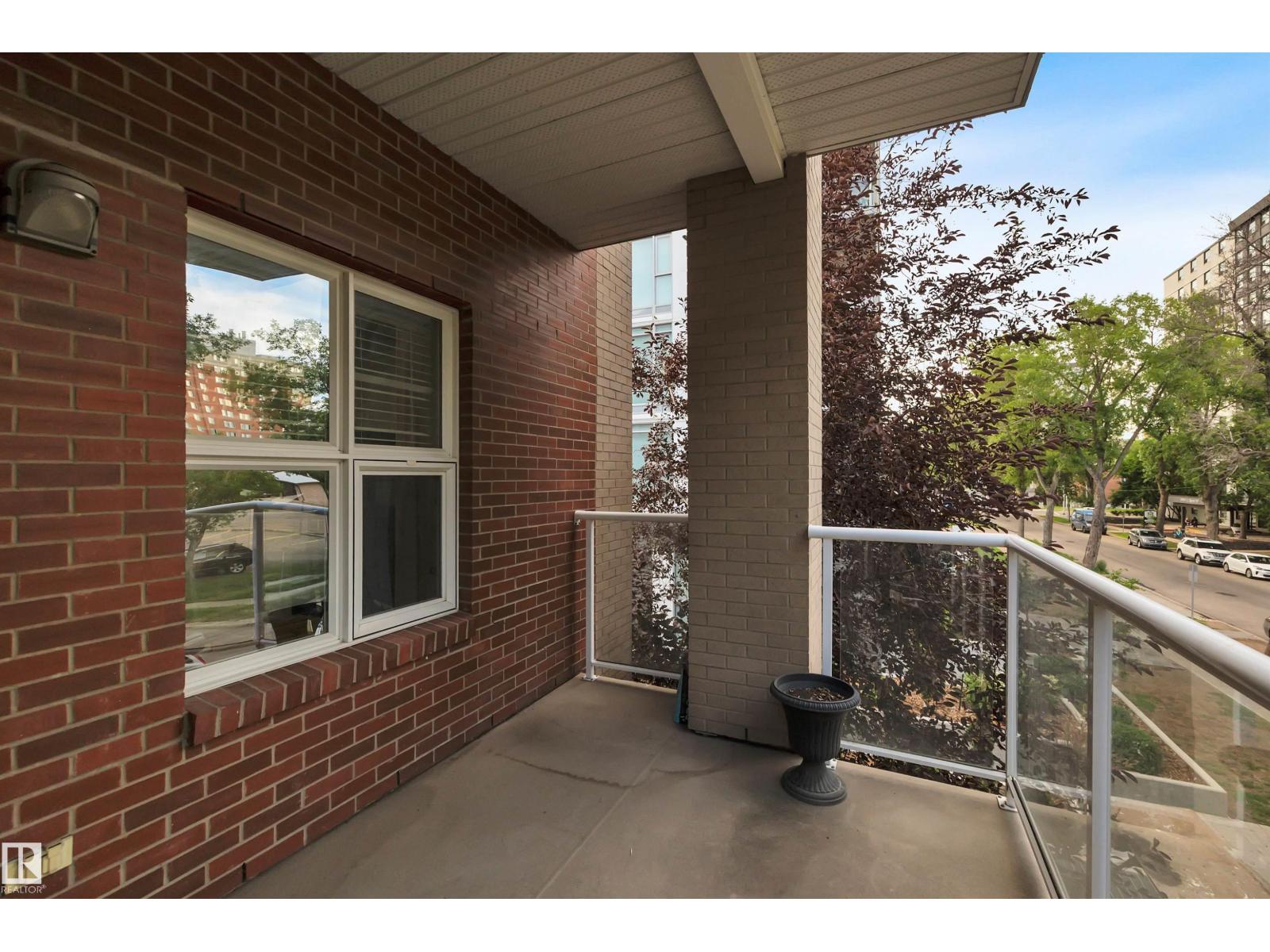 Photo 8 of 201 9910 111 St Nw, Edmonton AB