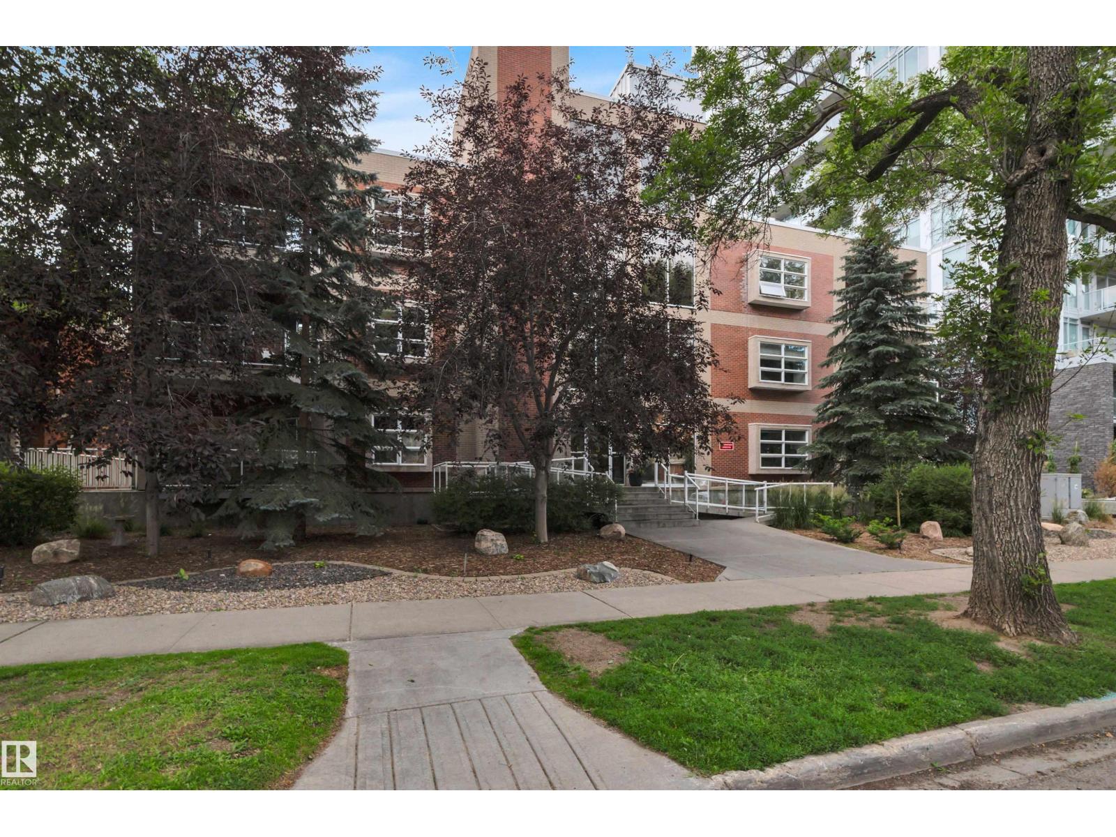 Photo 25 of 201 9910 111 St Nw, Edmonton AB
