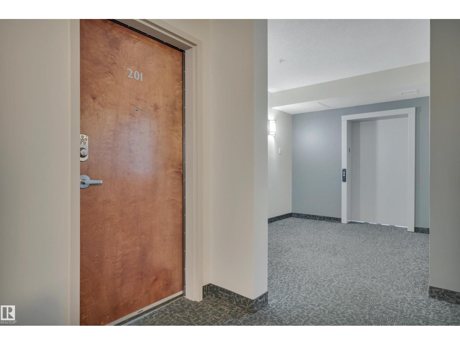 Photo 10 of 201 9910 111 St Nw, Edmonton AB