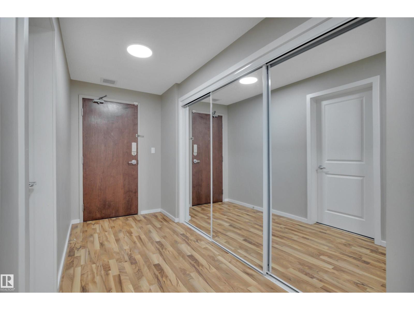 Photo 21 of 201 9910 111 St Nw, Edmonton AB