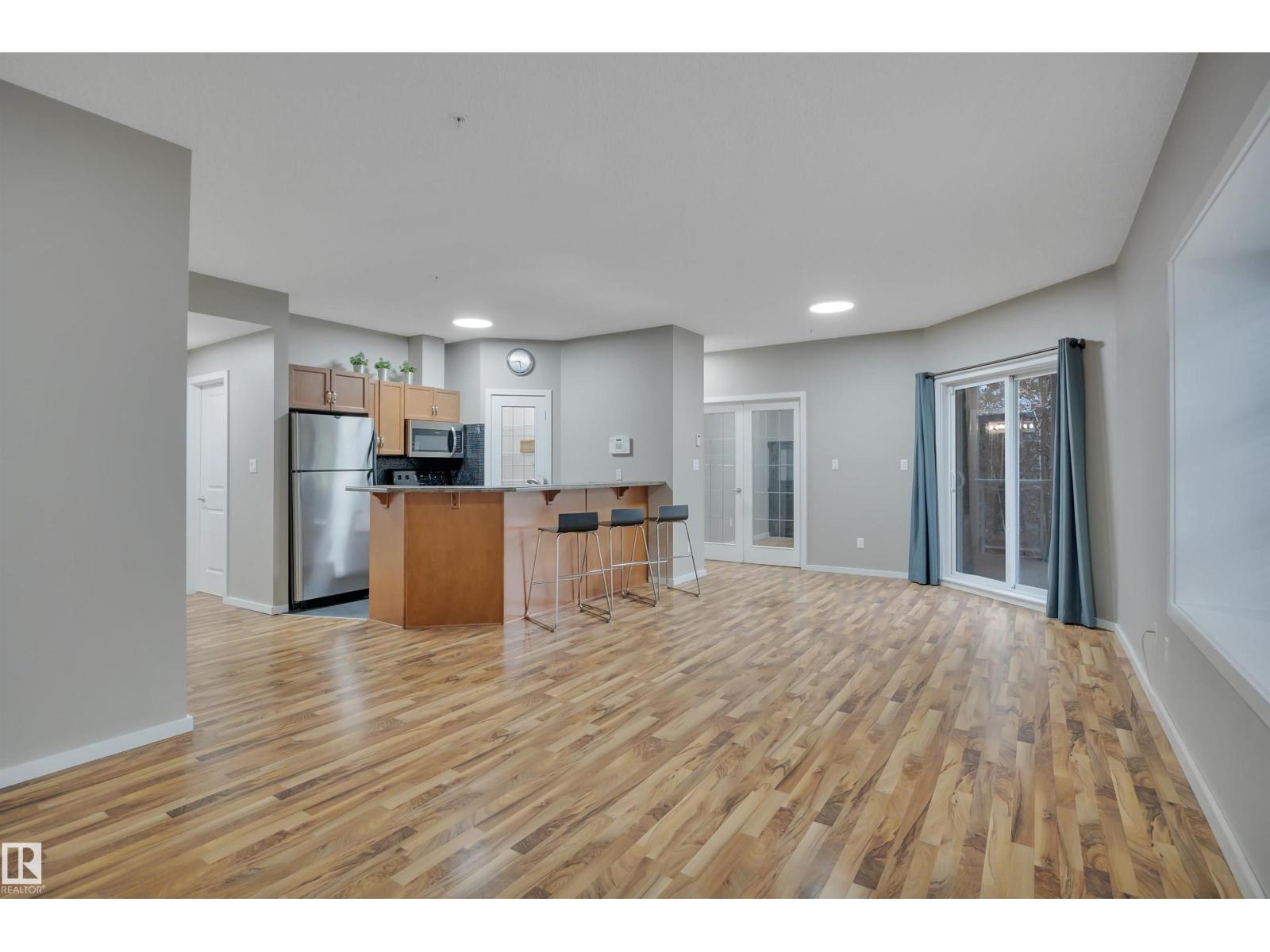 Photo 11 of 201 9910 111 St Nw, Edmonton AB