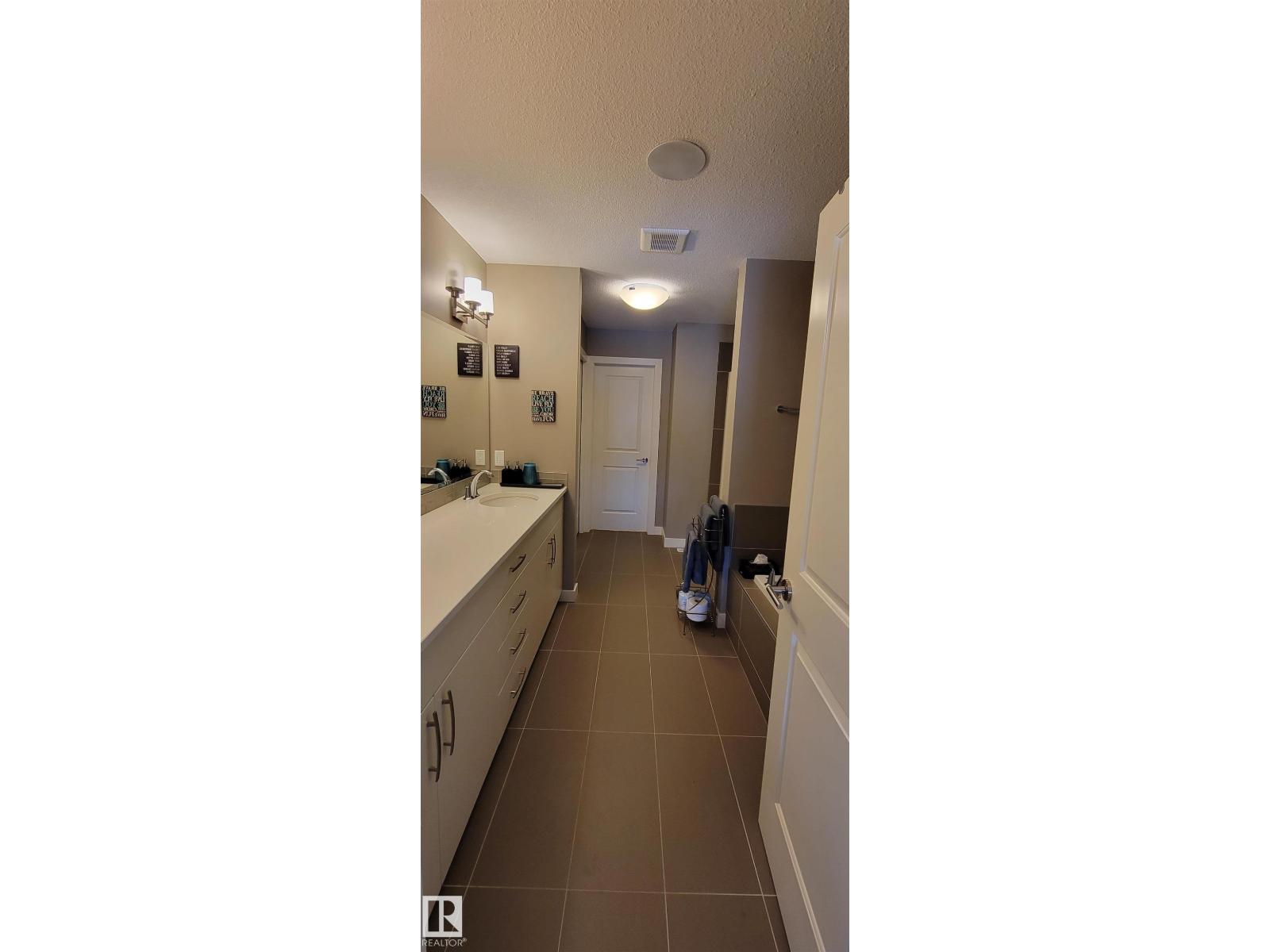 Photo 27 of 722 Charlesworth Wy Sw, Edmonton AB