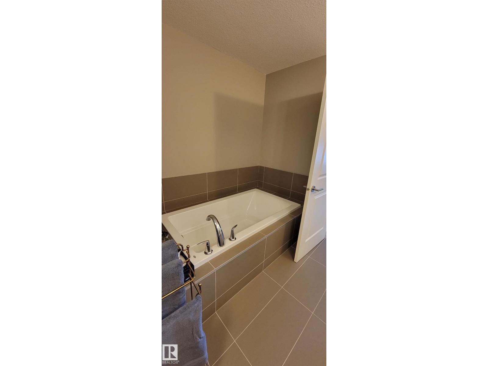 Photo 32 of 722 Charlesworth Wy Sw, Edmonton AB