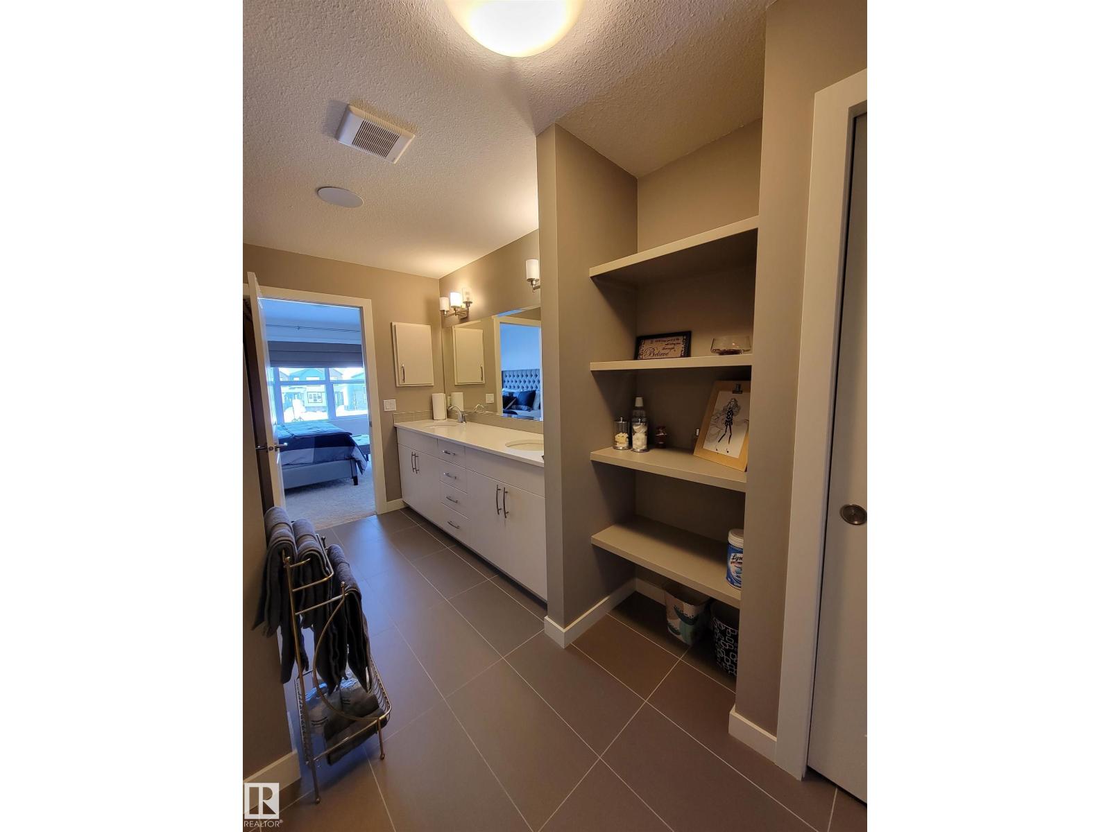 Photo 8 of 722 Charlesworth Wy Sw, Edmonton AB