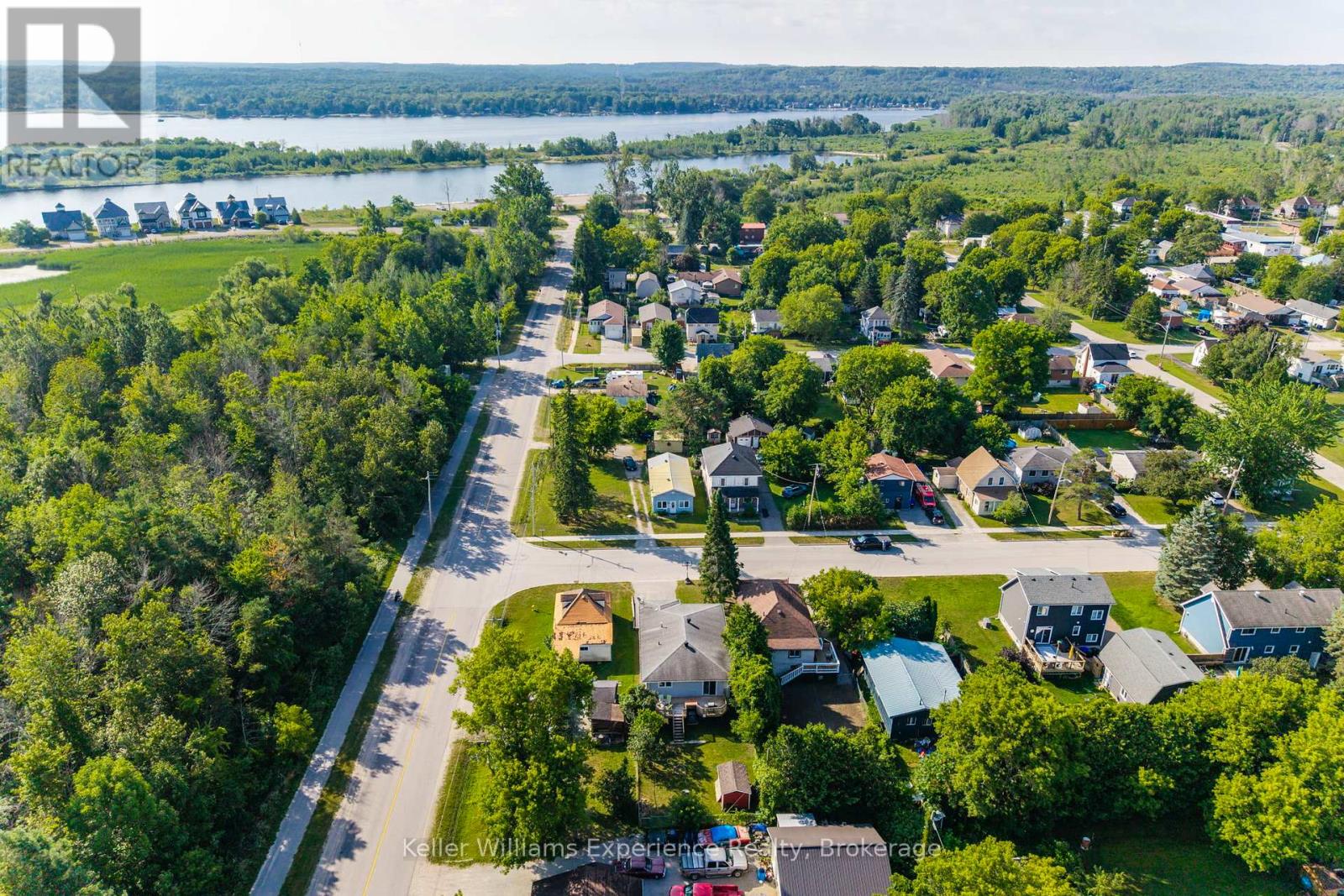 Photo 35 of 308 Assiniboia Street, Tay ON
