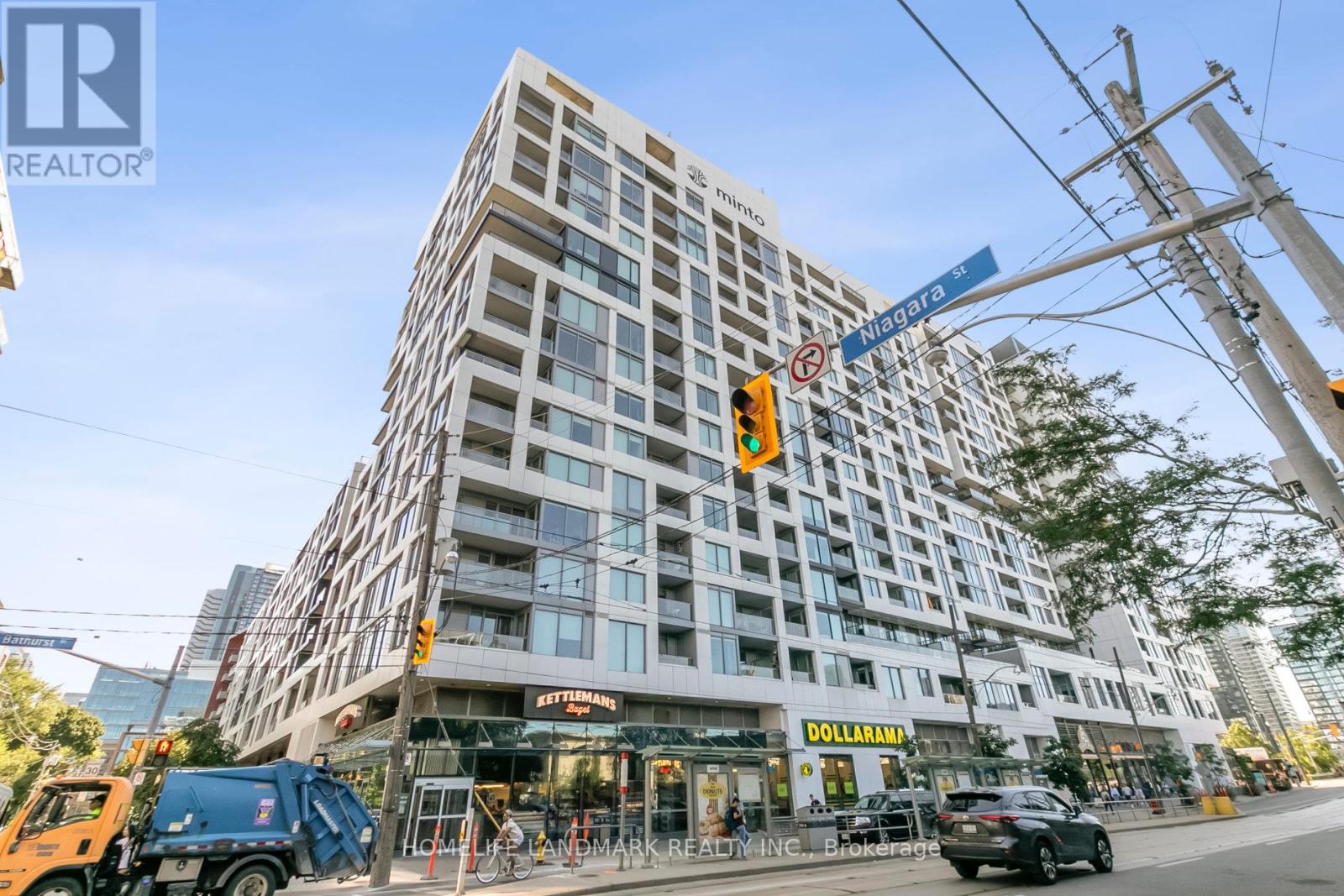 Photo 12 of 301 W 27 Bathurst Street, Toronto ON