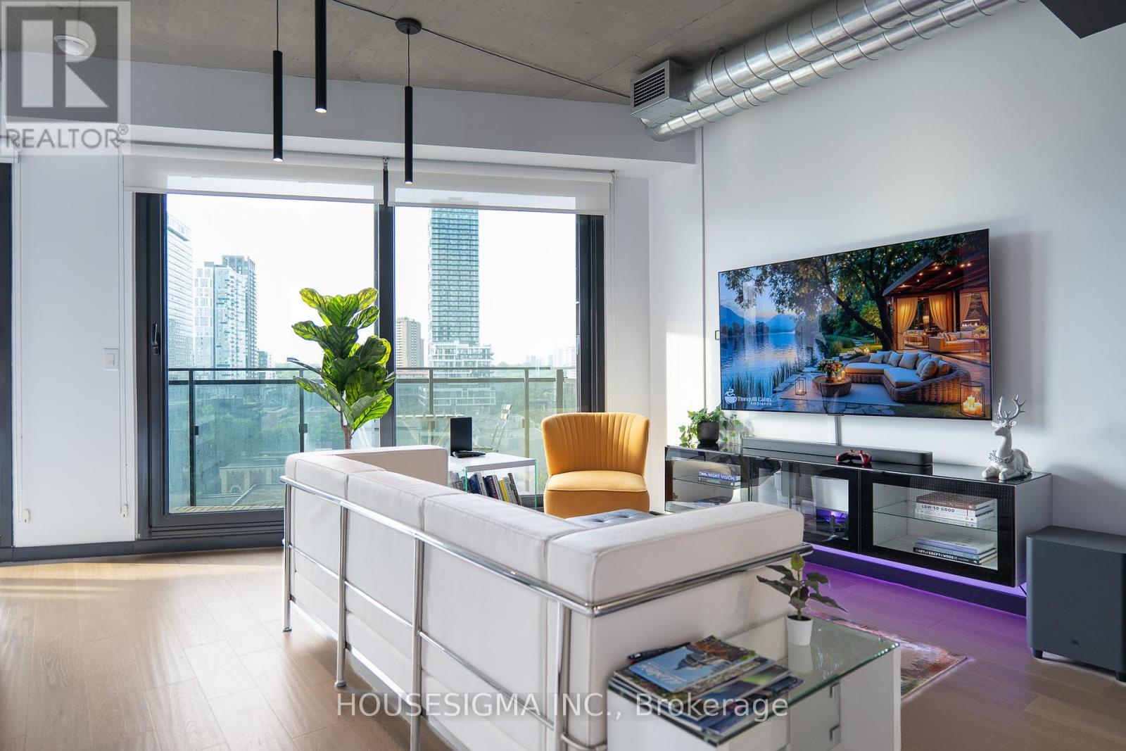 Photo 15 of 901 51 Trolley Crescent, Toronto ON