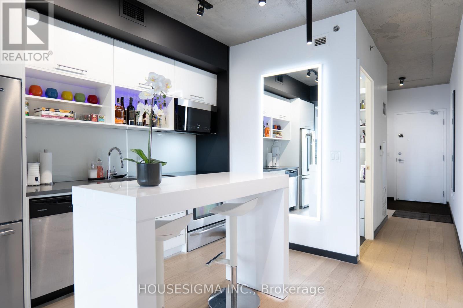 Photo 13 of 901 51 Trolley Crescent, Toronto ON