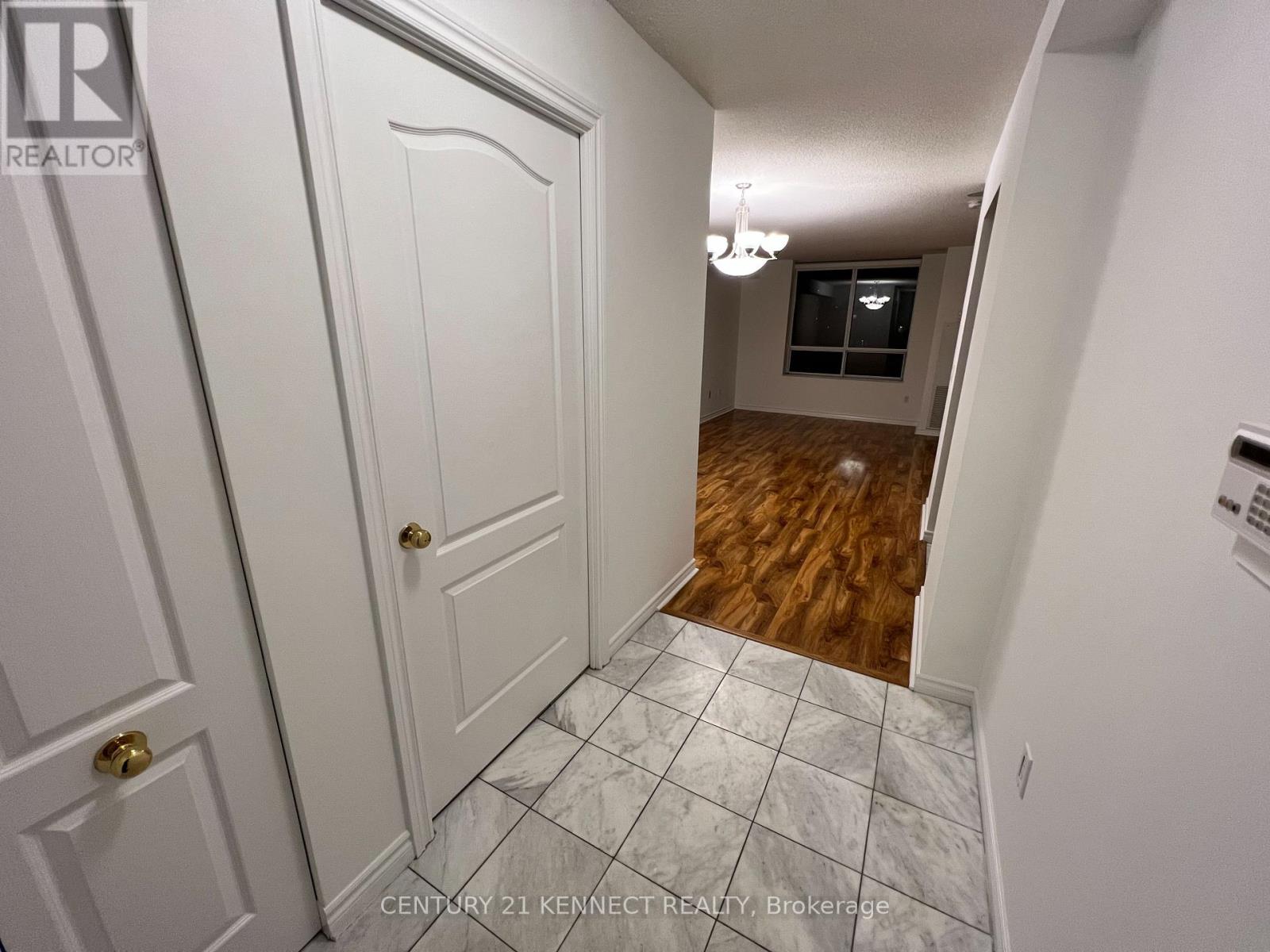 Photo 1 of 1209 18 Sommerset Way N, Toronto ON