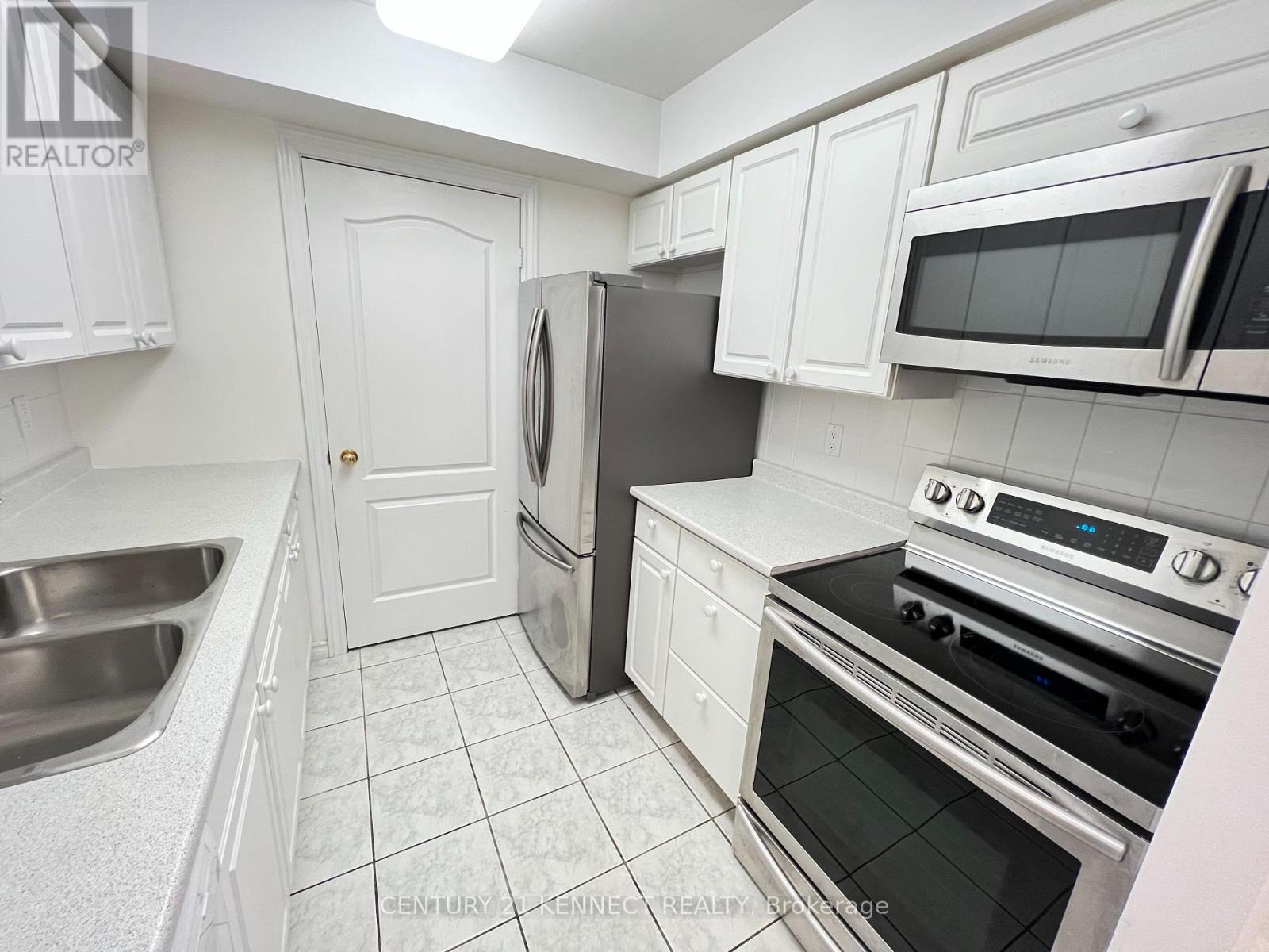 Photo 19 of 1209 18 Sommerset Way N, Toronto ON