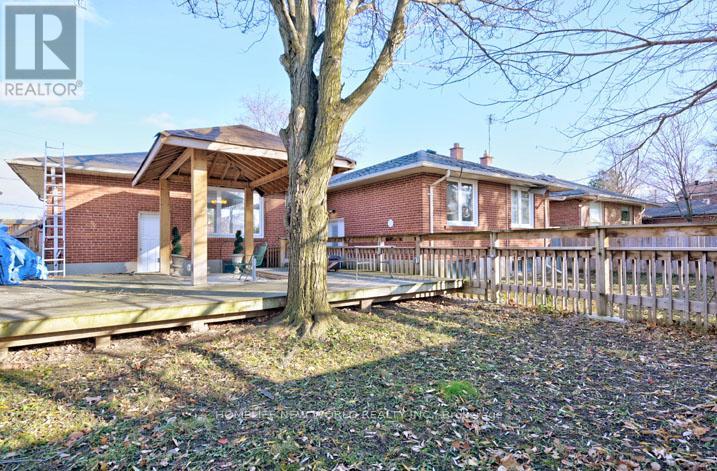 Photo 16 of Main 58 Maxwell Street, Toronto ON