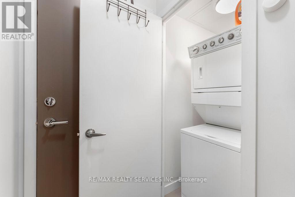 Photo 5 of 2403 4099 Brickstone Mews, Mississauga ON