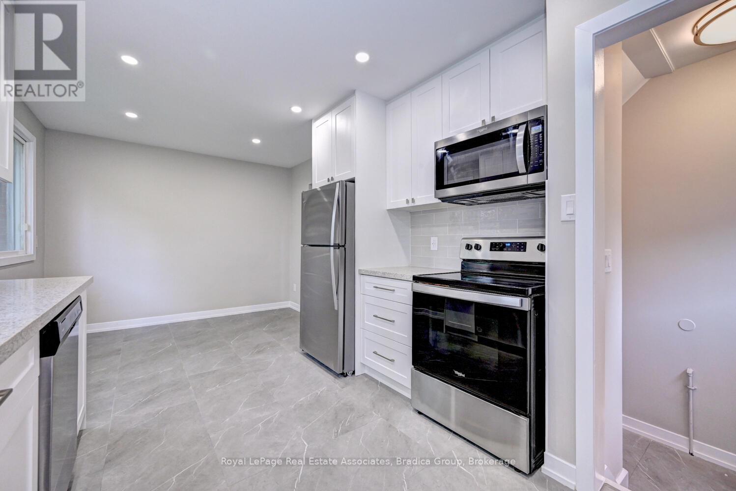 Photo 23 of 110 Conway Drive, Kitchener ON