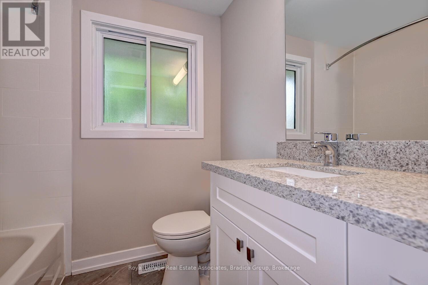 Photo 14 of 110 Conway Drive, Kitchener ON