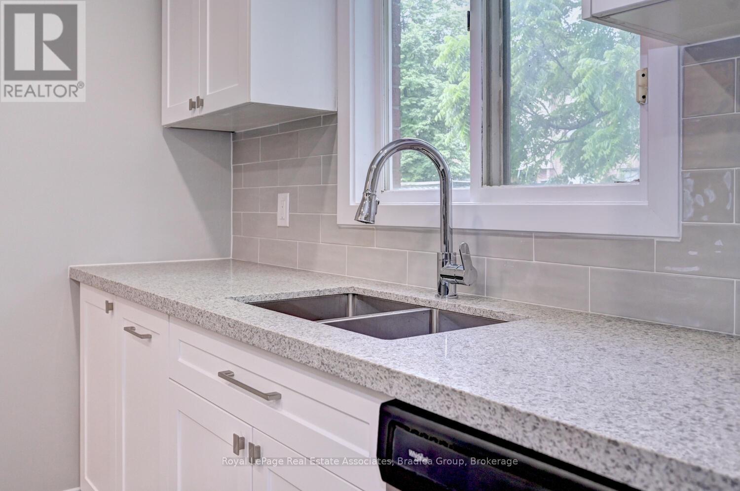 Photo 9 of 110 Conway Drive, Kitchener ON
