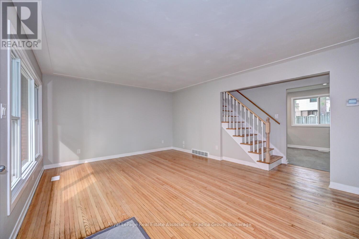 Photo 24 of 110 Conway Drive, Kitchener ON