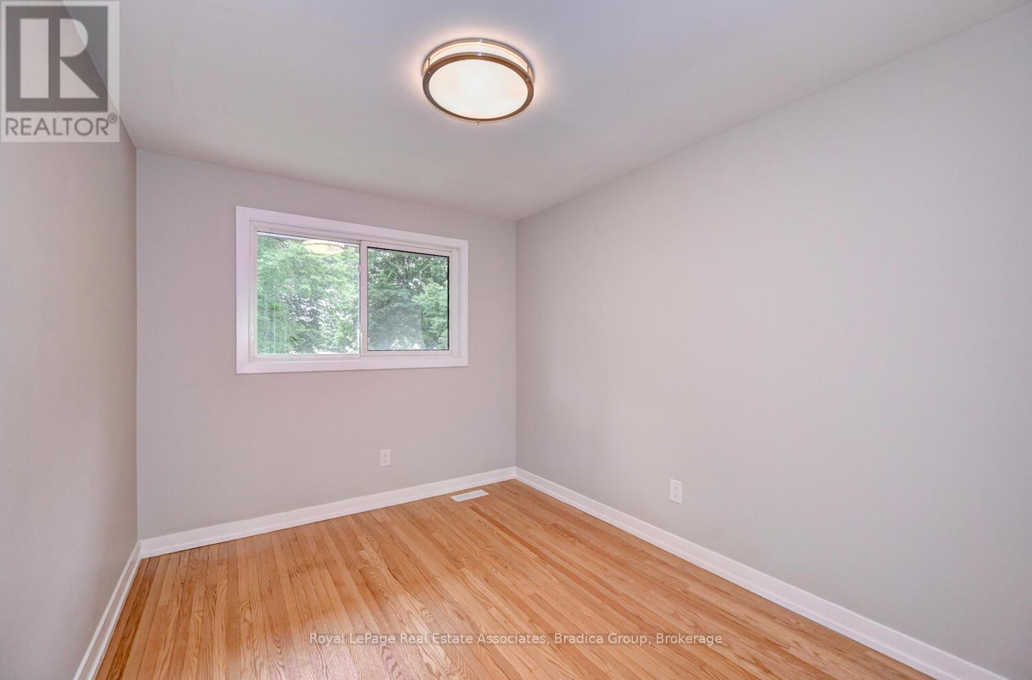 Photo 25 of 110 Conway Drive, Kitchener ON