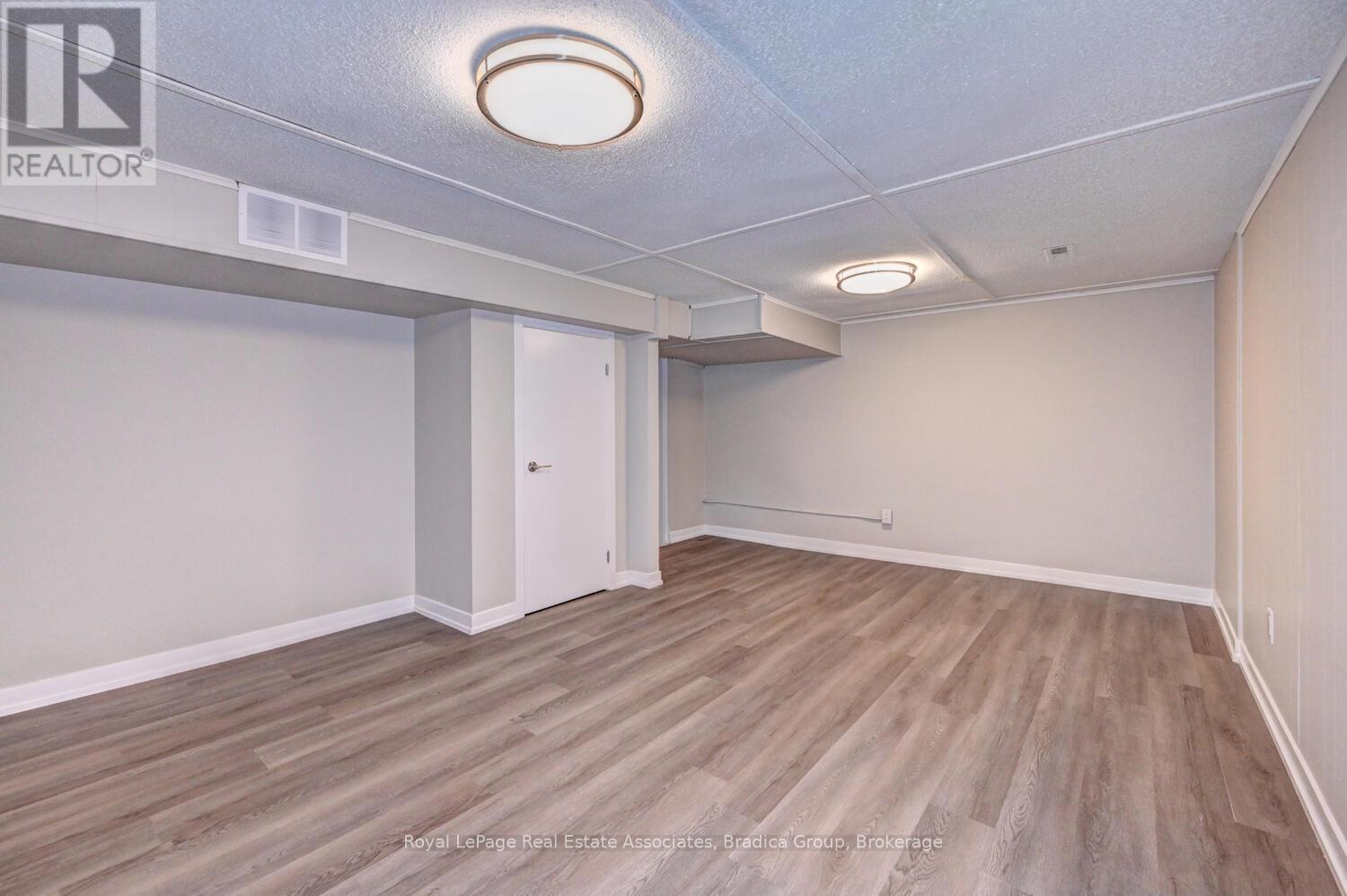 Photo 21 of 110 Conway Drive, Kitchener ON