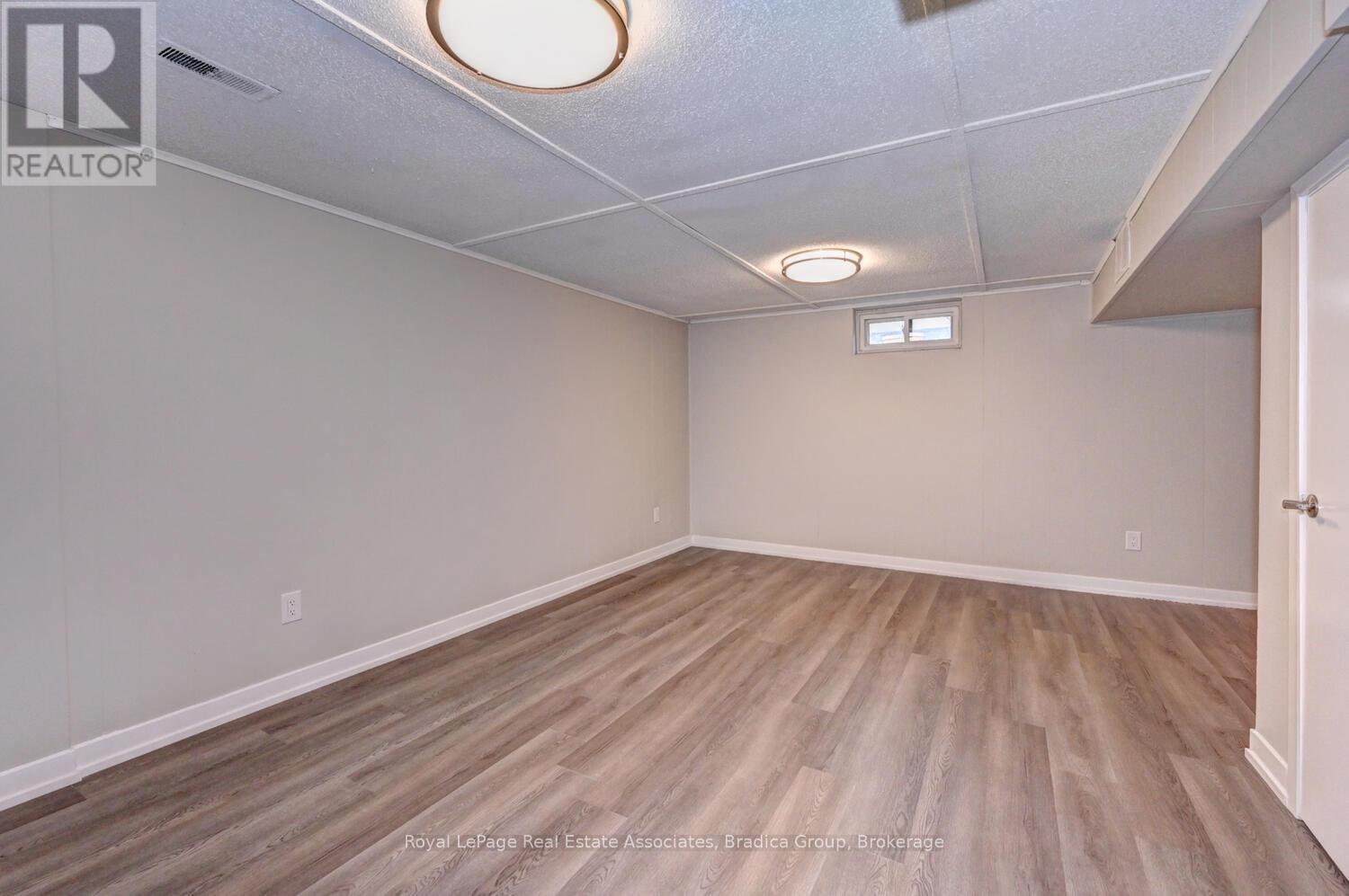 Photo 27 of 110 Conway Drive, Kitchener ON