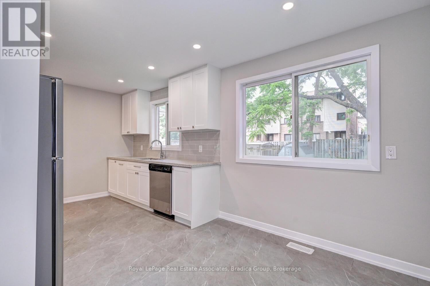 Photo 2 of 110 Conway Drive, Kitchener ON